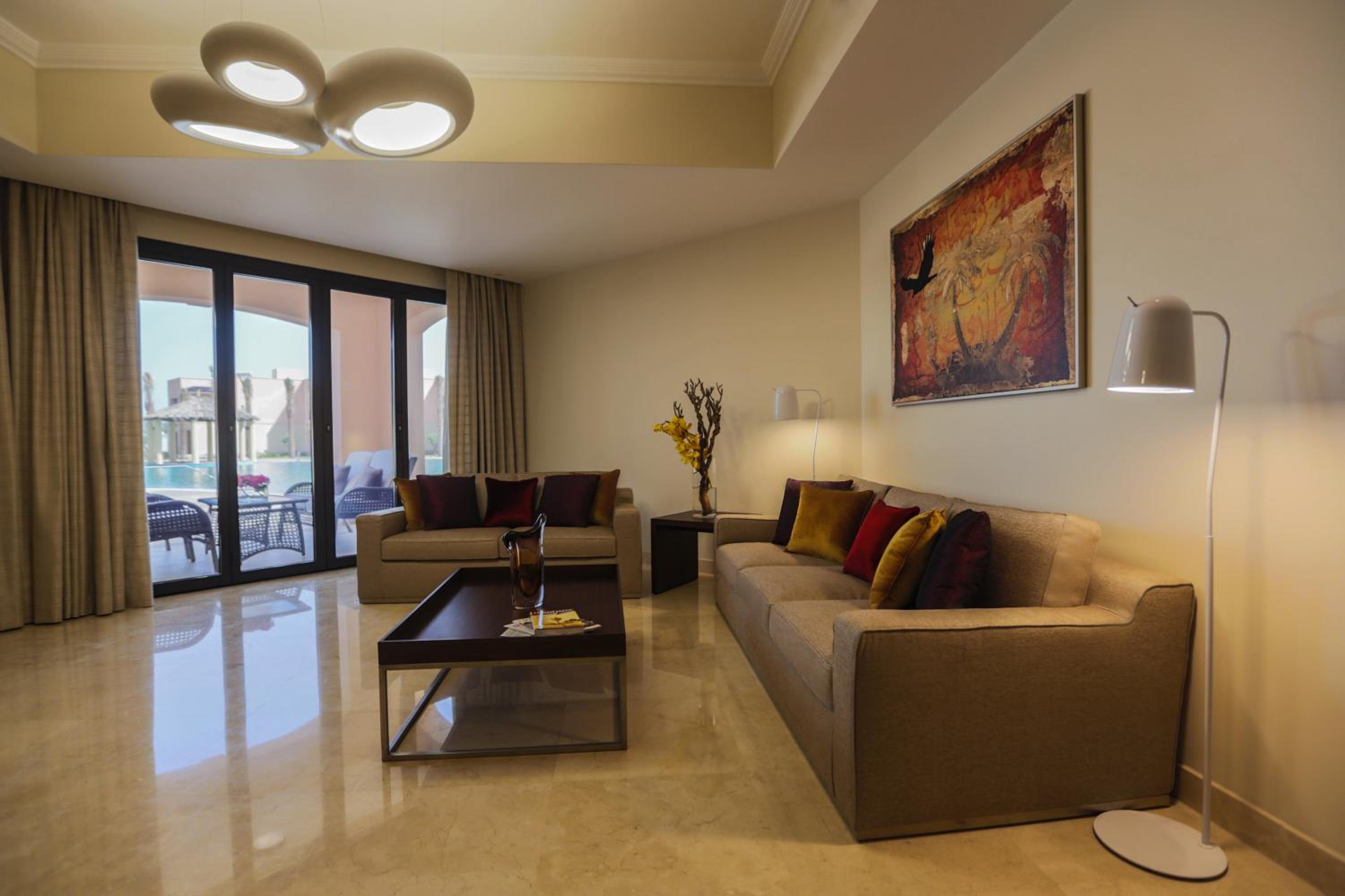 One-Bedroom King Suite With Pool View photo 3