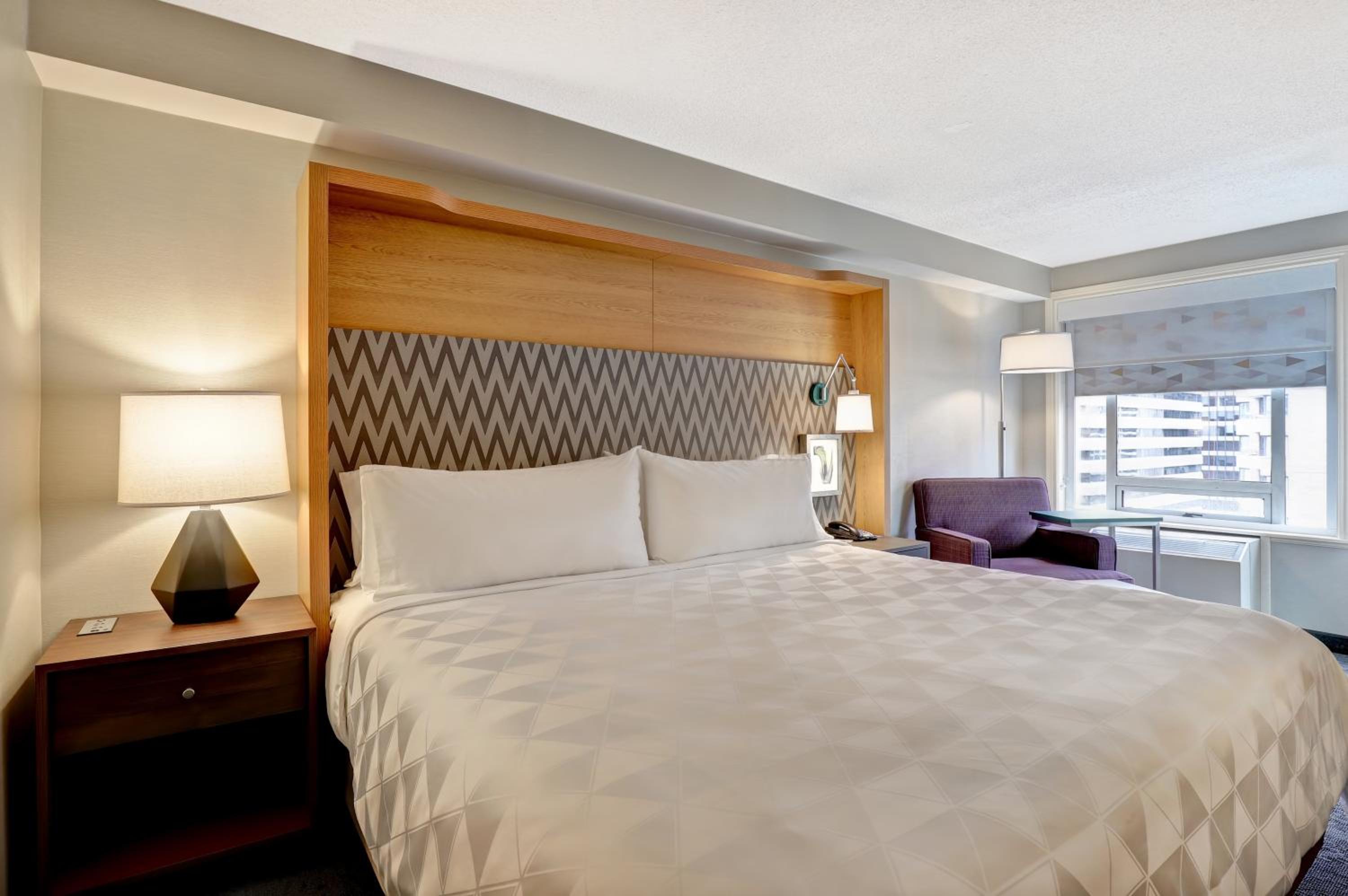Standard King Room - Photo 7