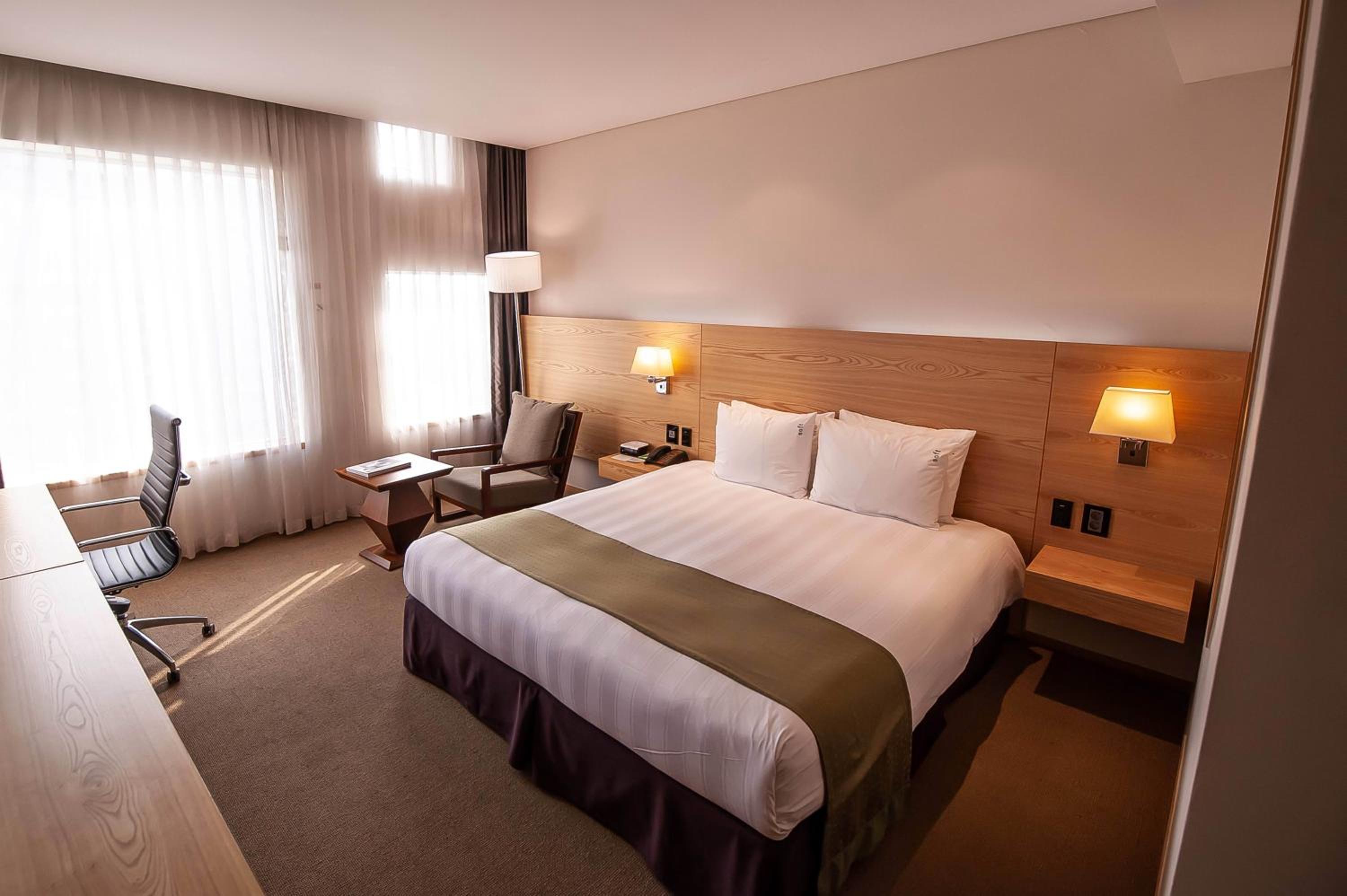Standard King Room photo 3