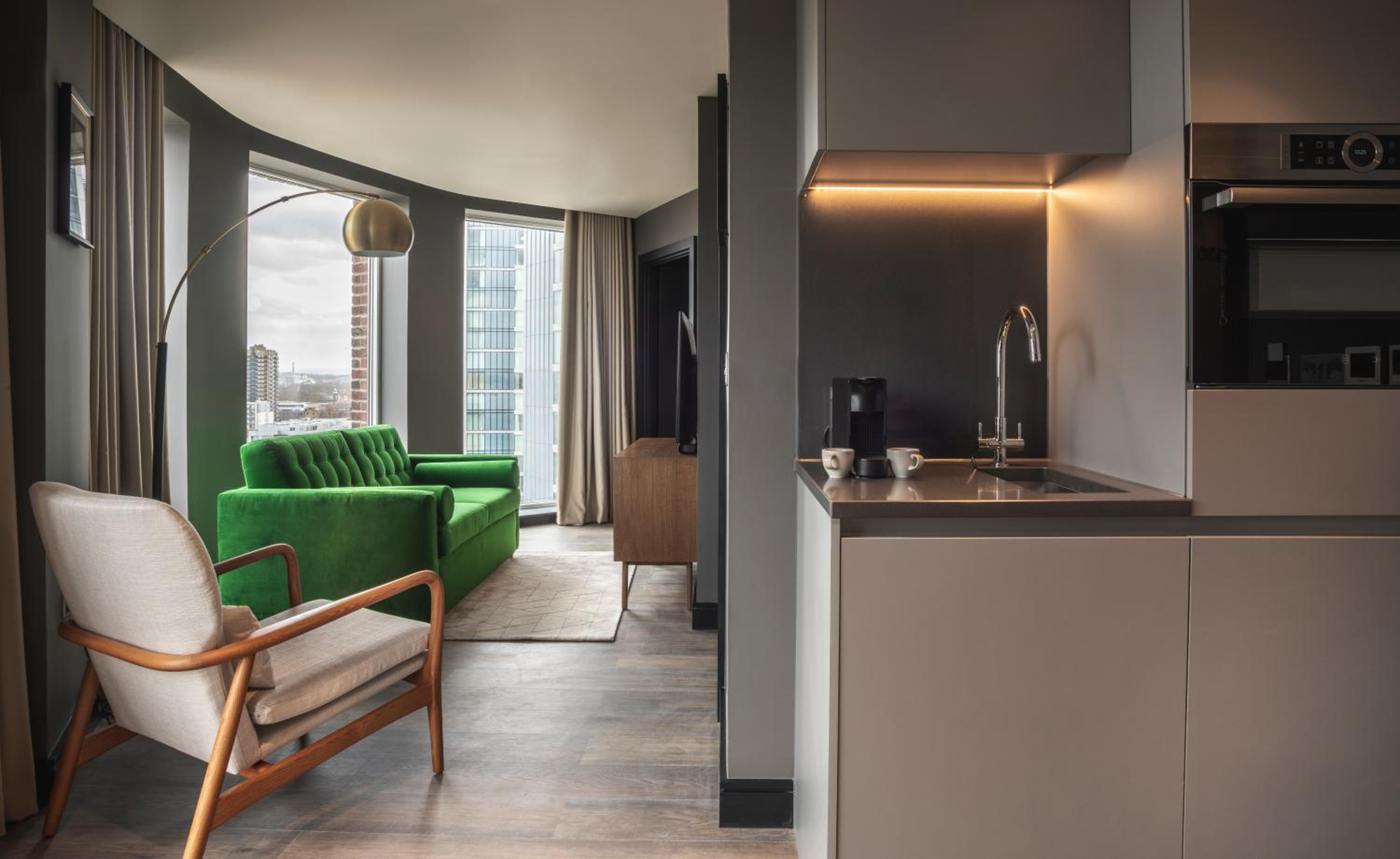 Urban 1 Bedroom Apartment with View photo 1
