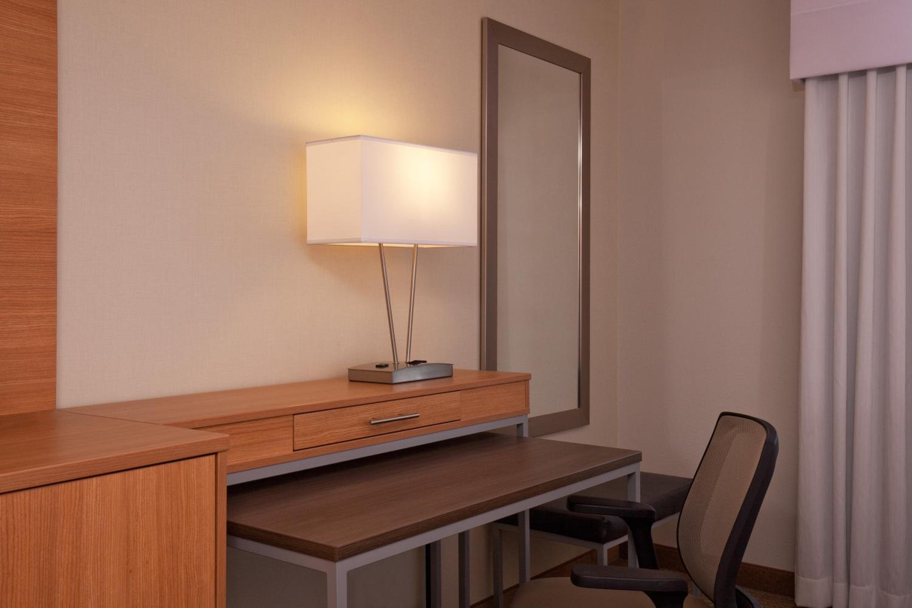 Standard King Room - Photo 2