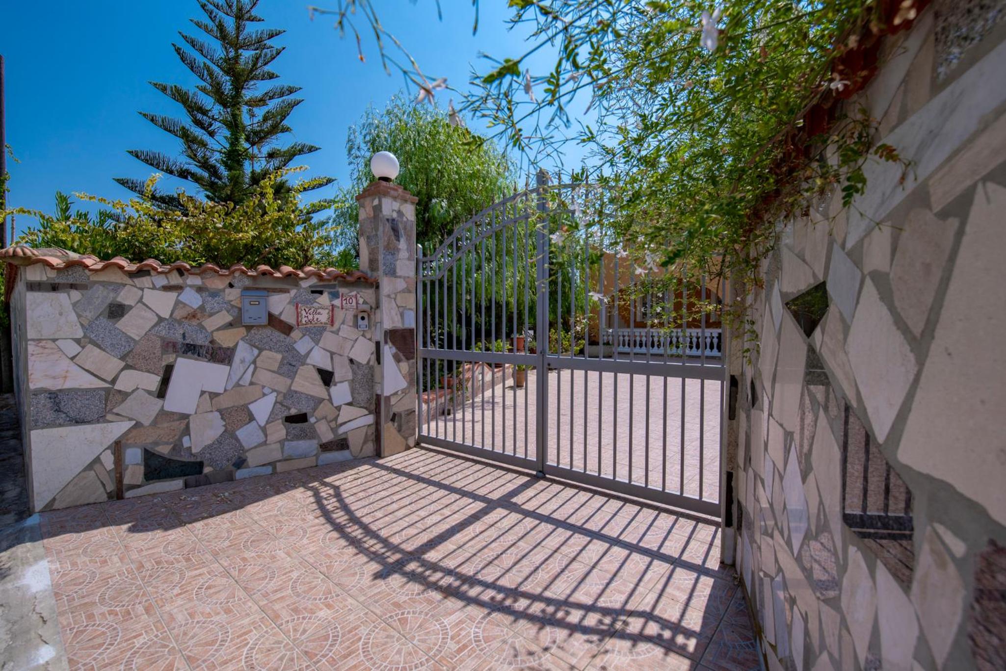 Villa photo 3