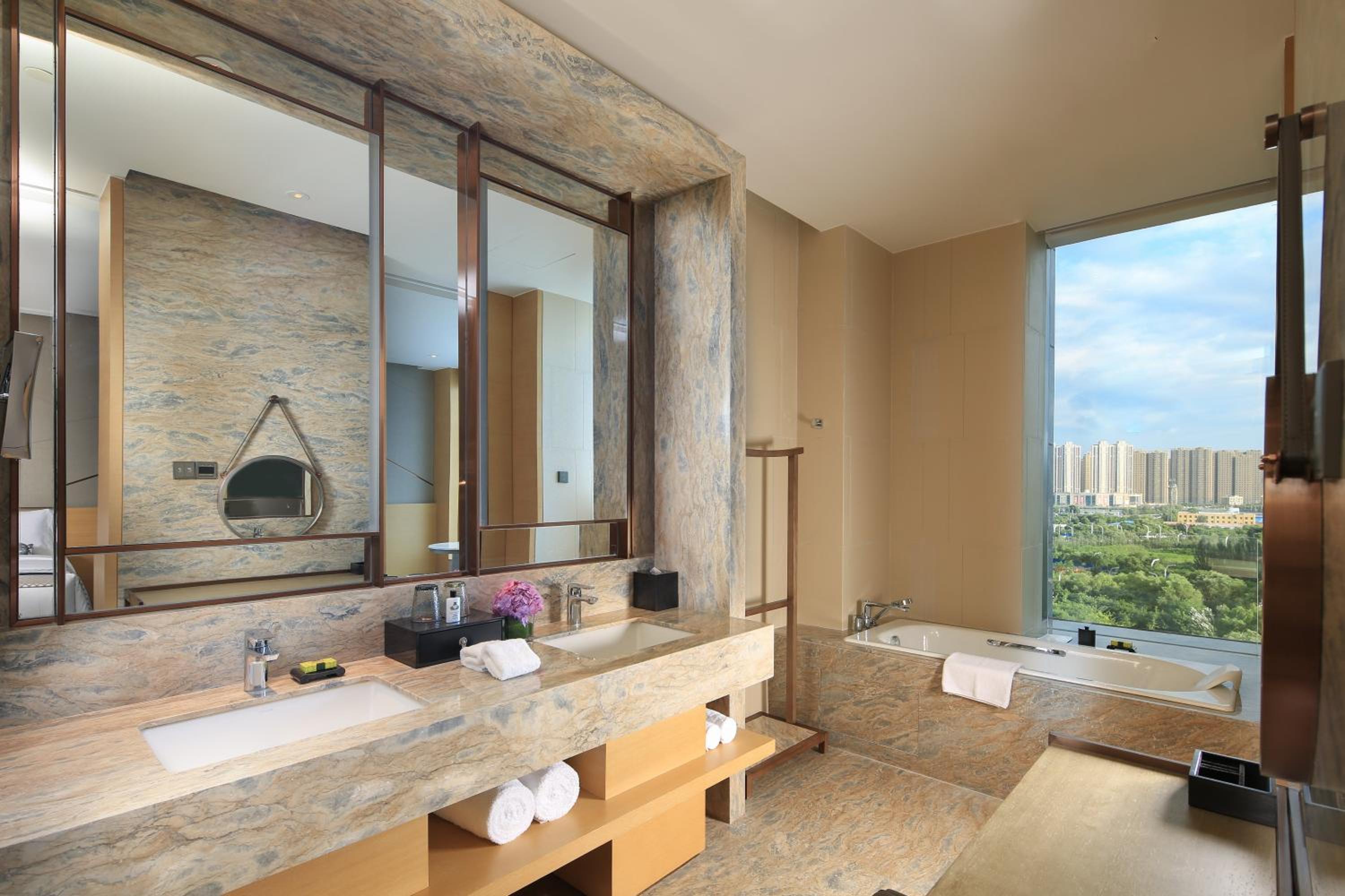 Classic King Room - Club Lounge Access