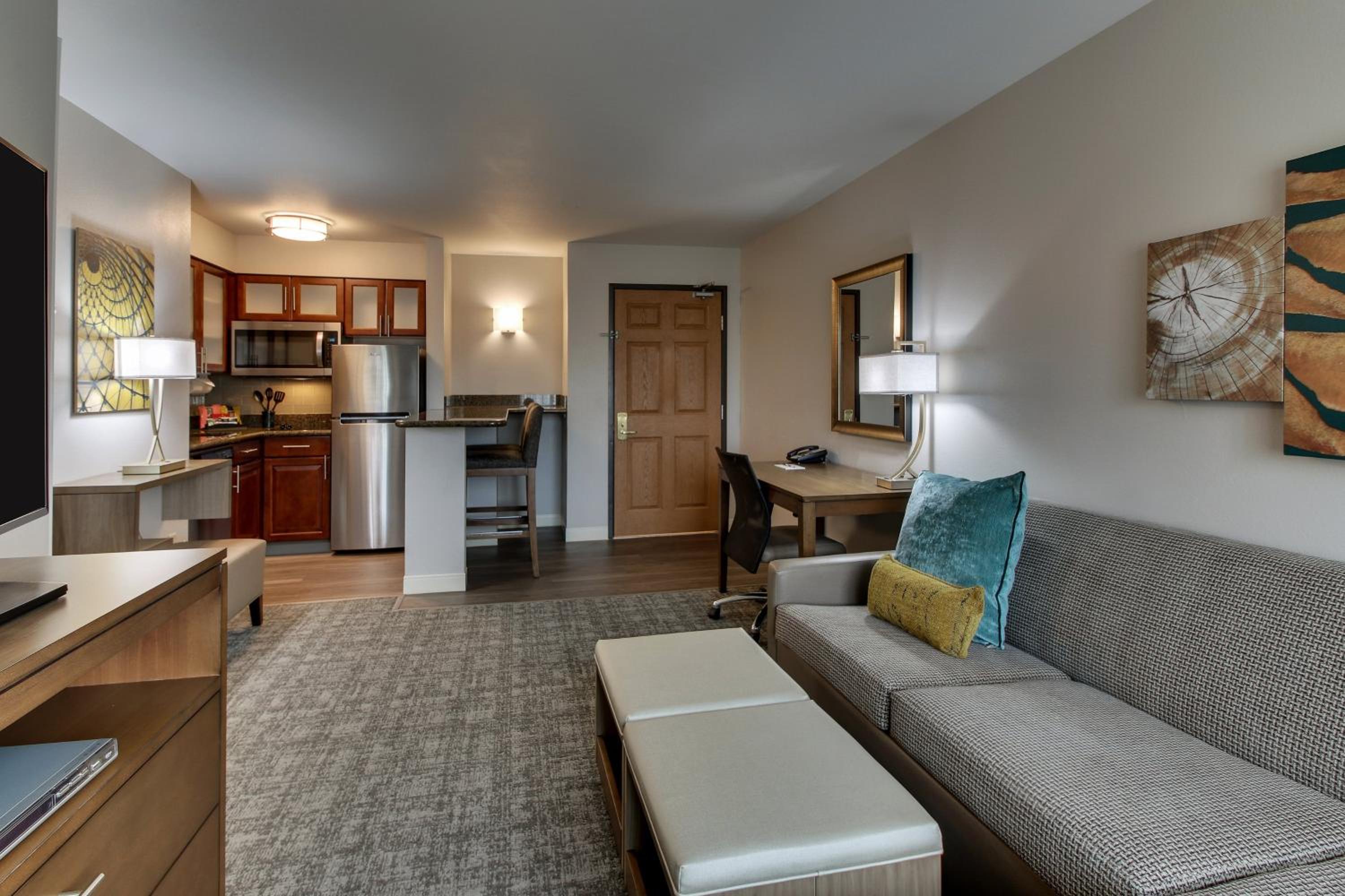 One-Bedroom Queen Suite with Two Queen Beds - Photo 12