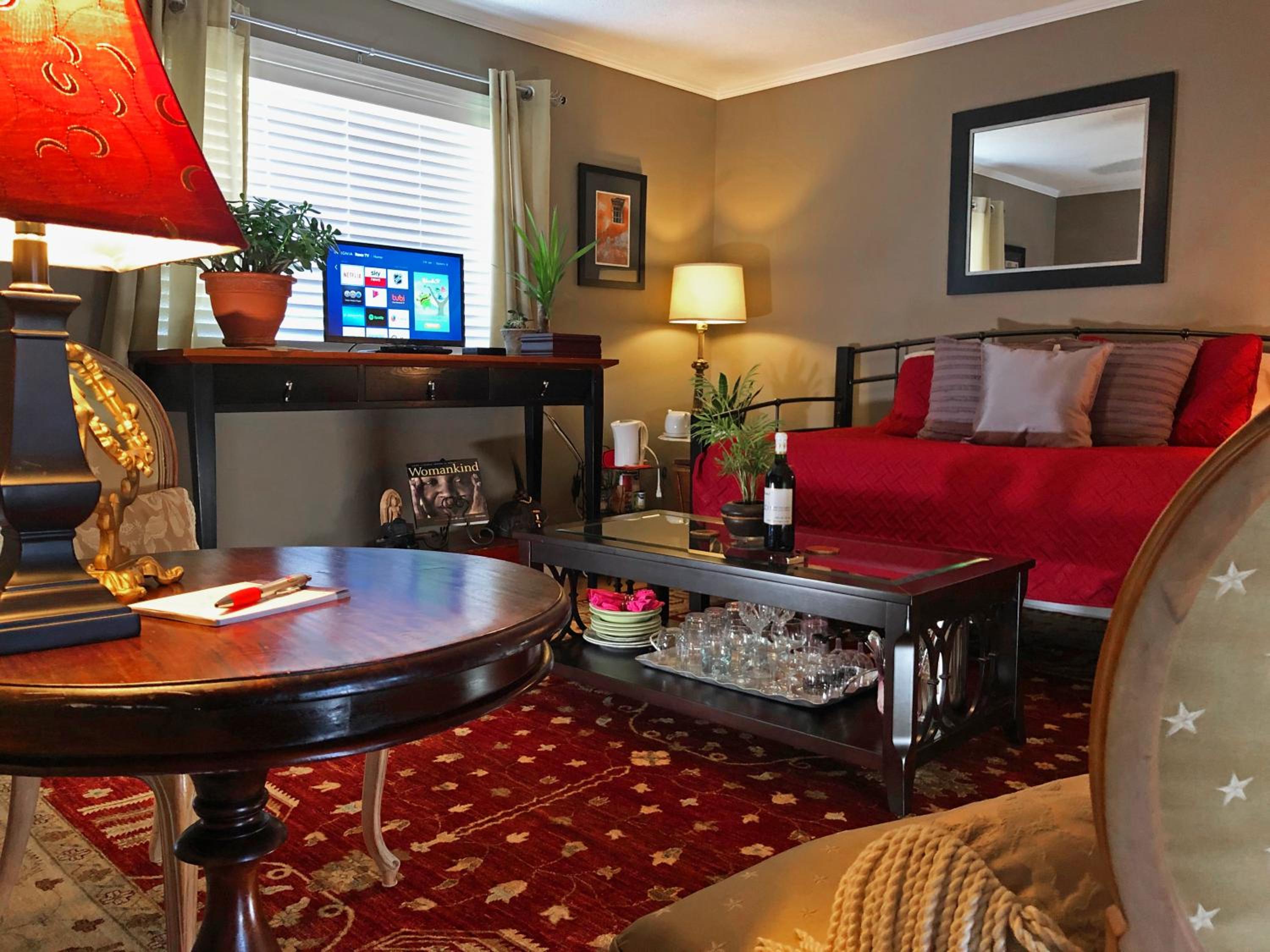 Deluxe King Suite photo 3