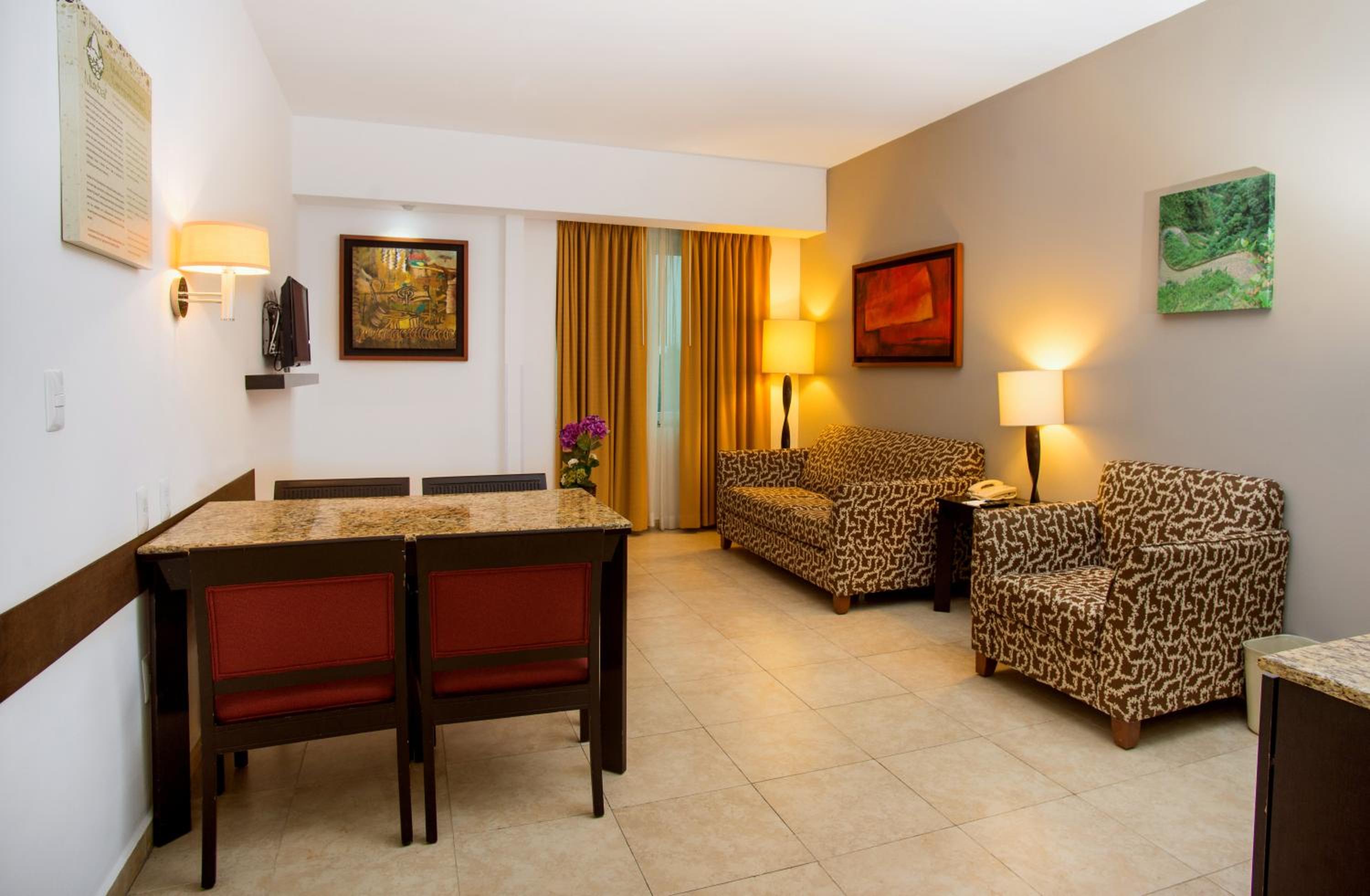 King Suite - Photo 1