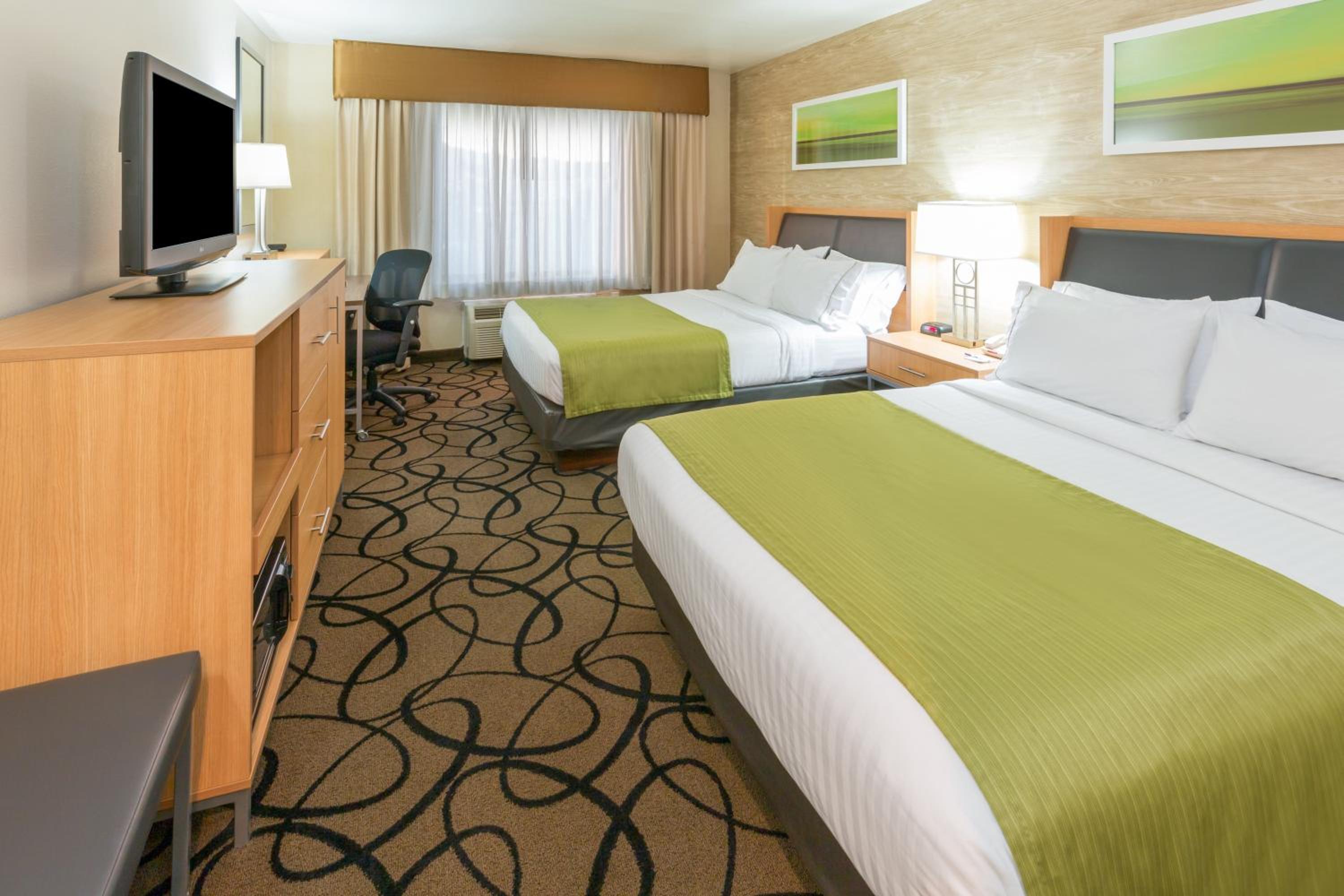 Queen Suite with Two Queen Beds - Photo 1