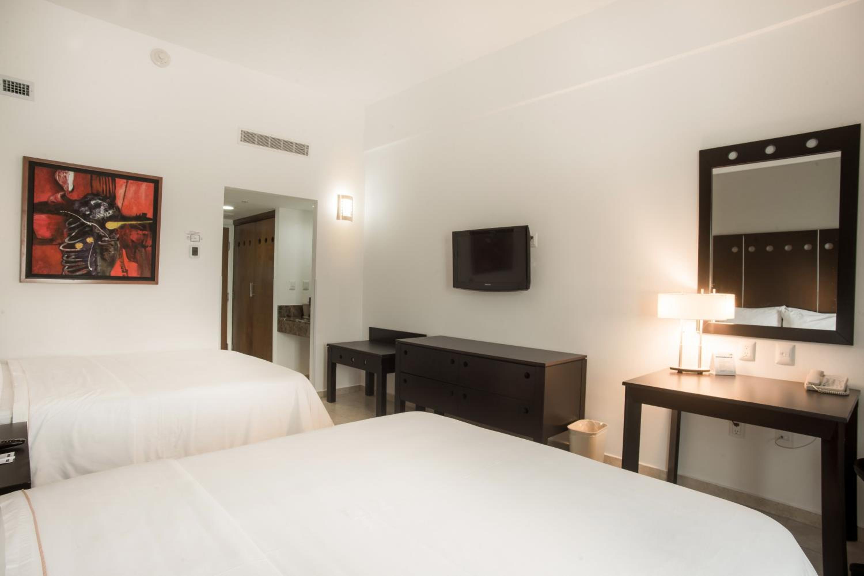 Standard Double Room with Two Double Beds - Photo 2