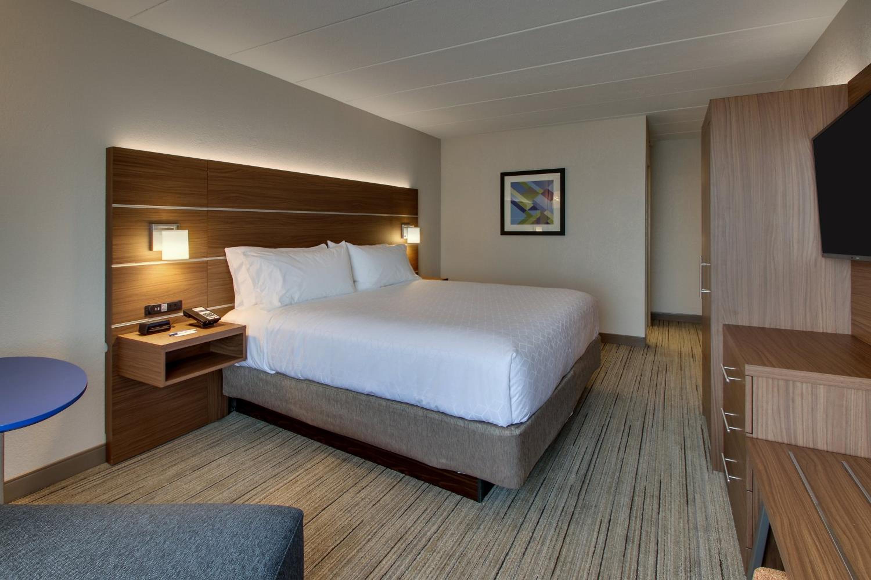 King Suite with Sofa Bed - Photo 4