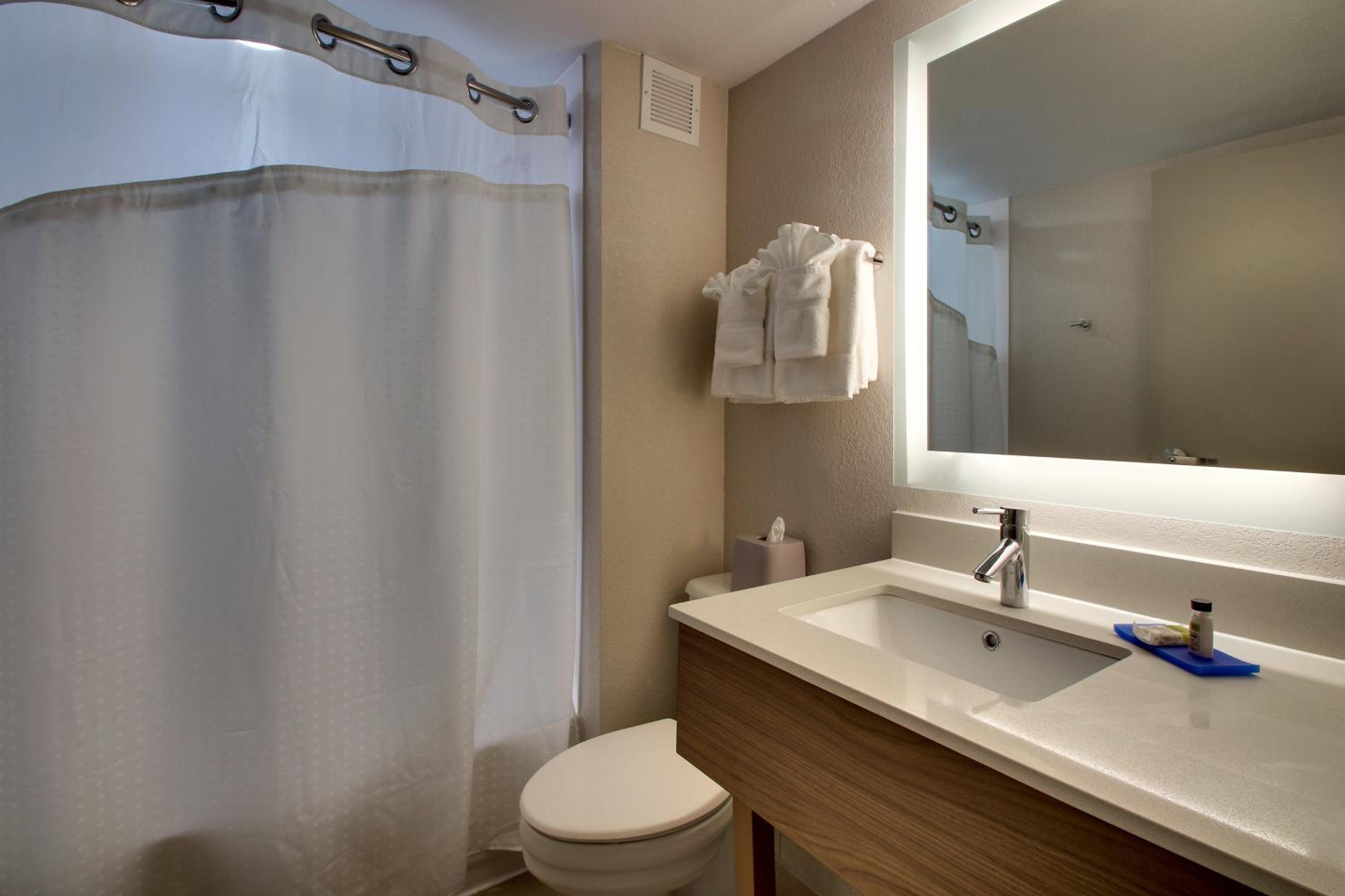 Standard King Room with Bay View  - Photo 3