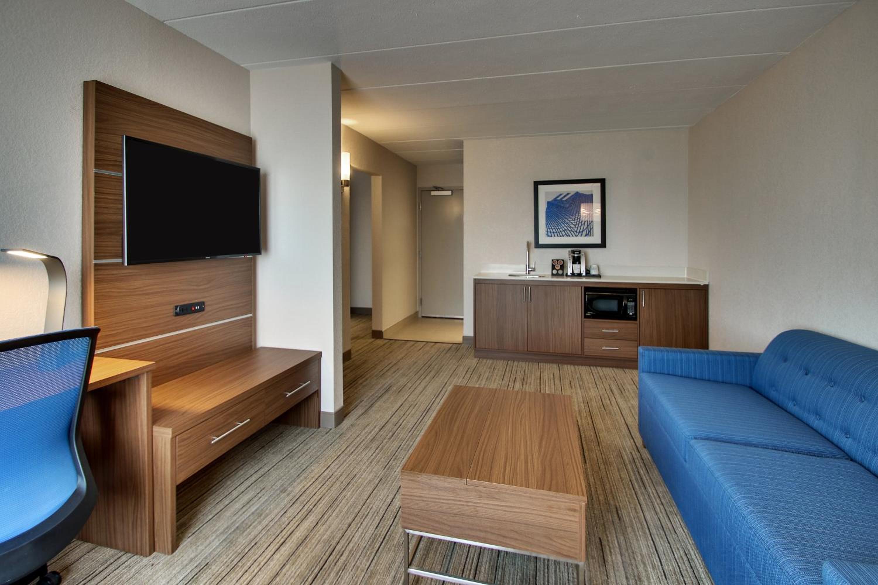 King Suite with Sofa Bed - Photo 2