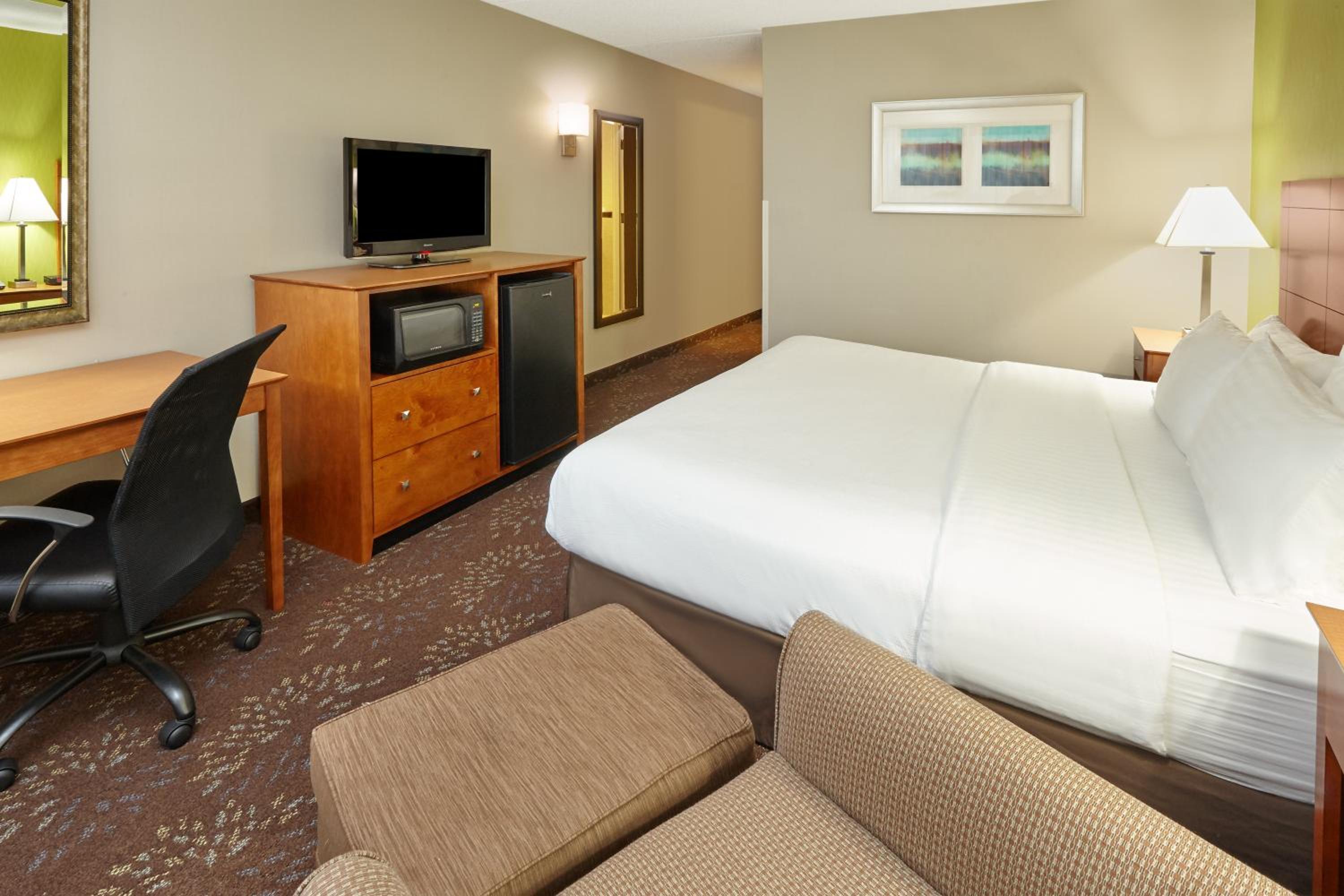 Standard King Room With Accessible Tub - Mobility Access