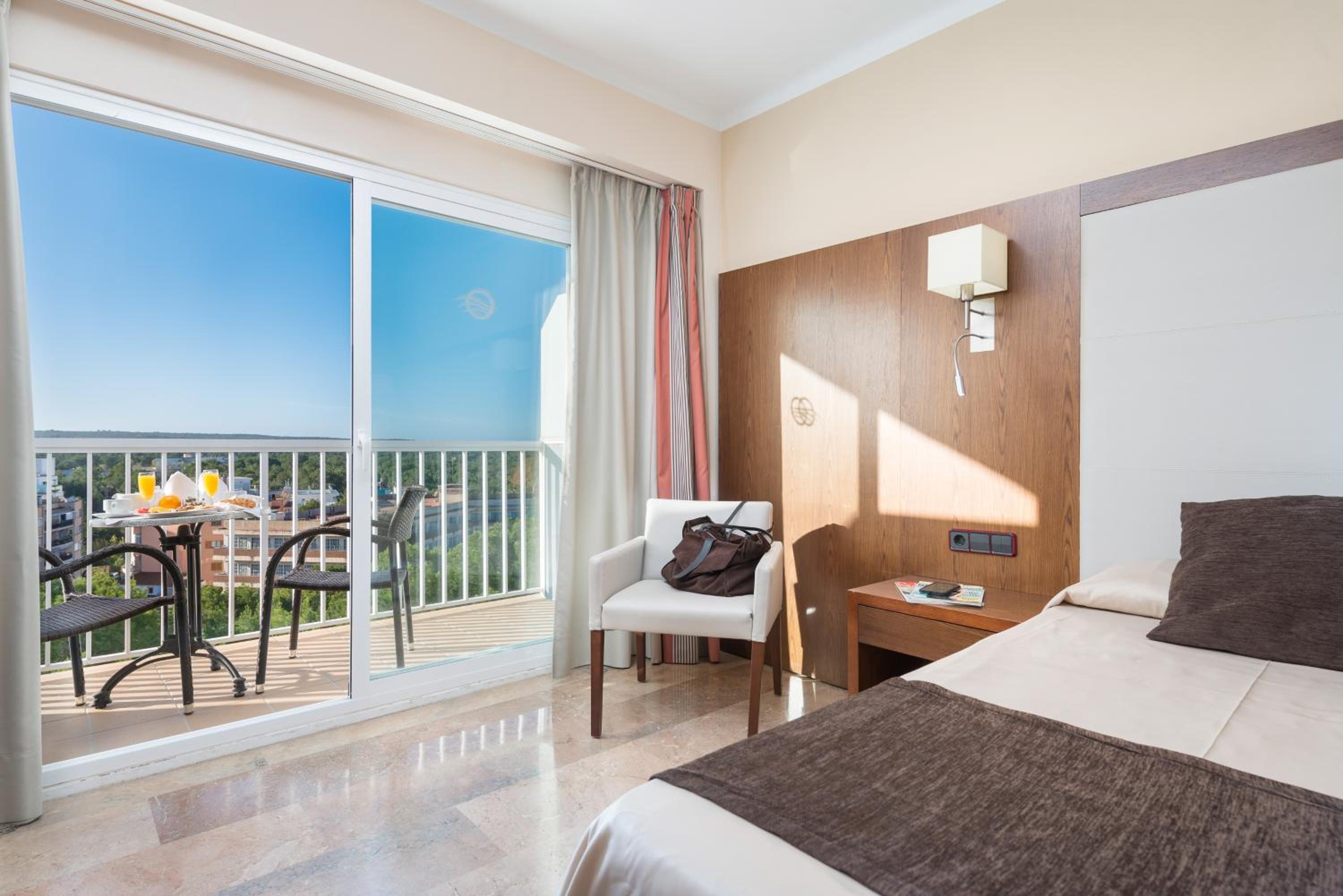Double or Twin Room with Balcony photo 3