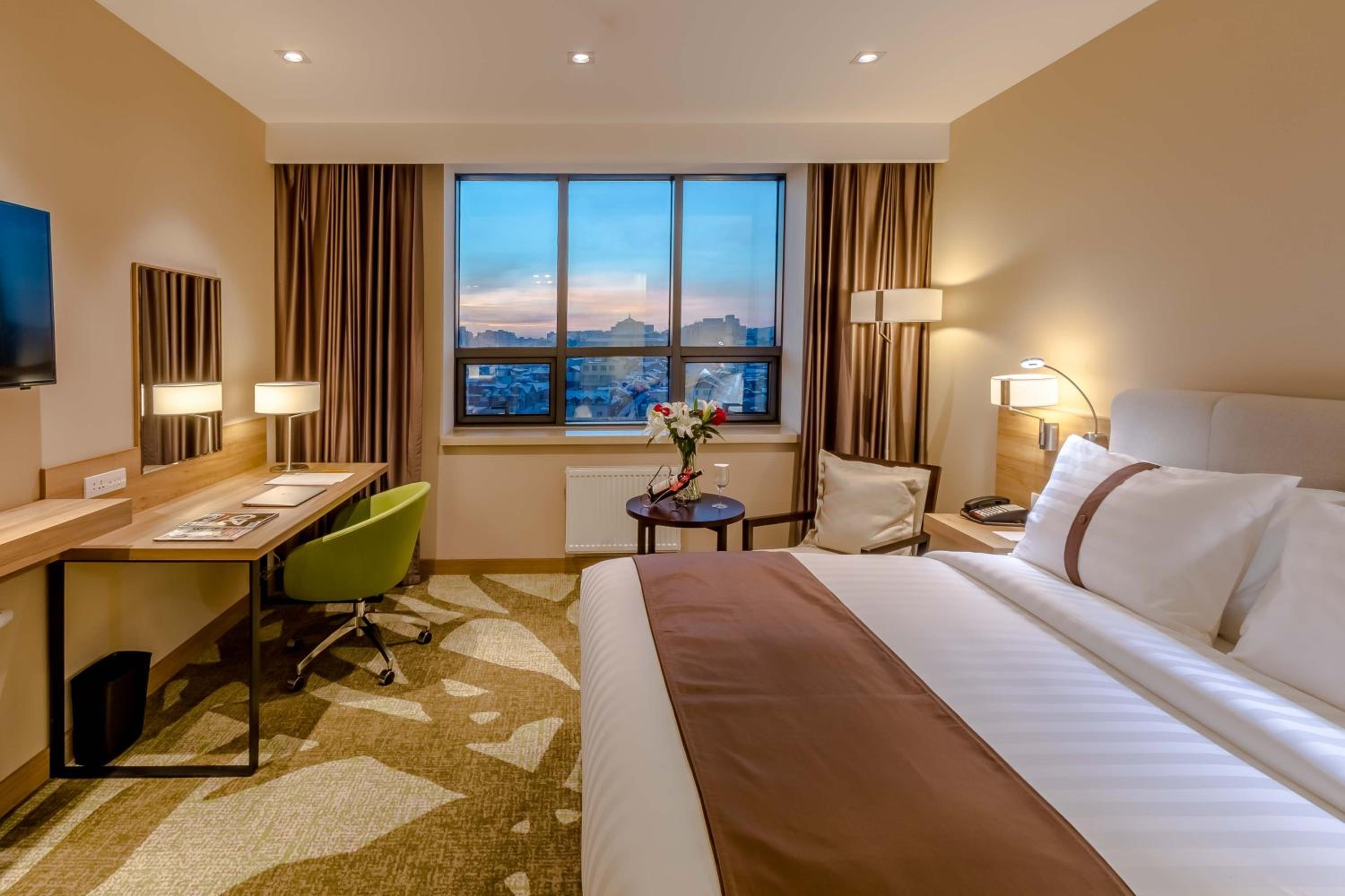 Standard King Room photo 3