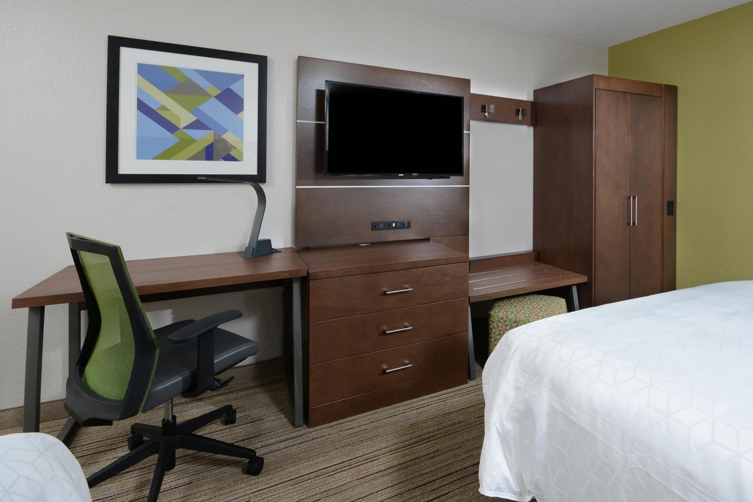 Standard Room with Two Queen Beds - Photo 1