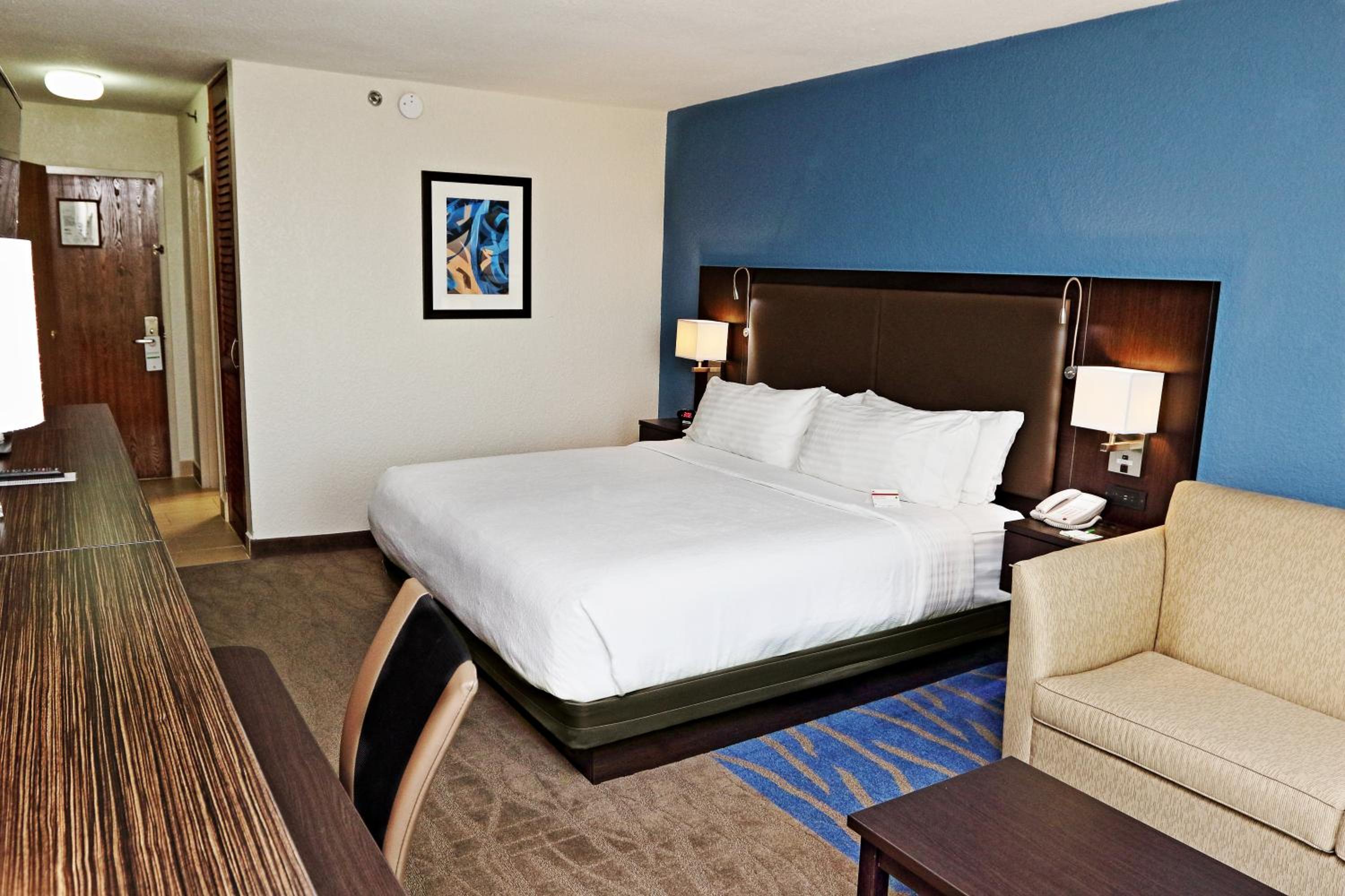 Standard King Room - Photo 4