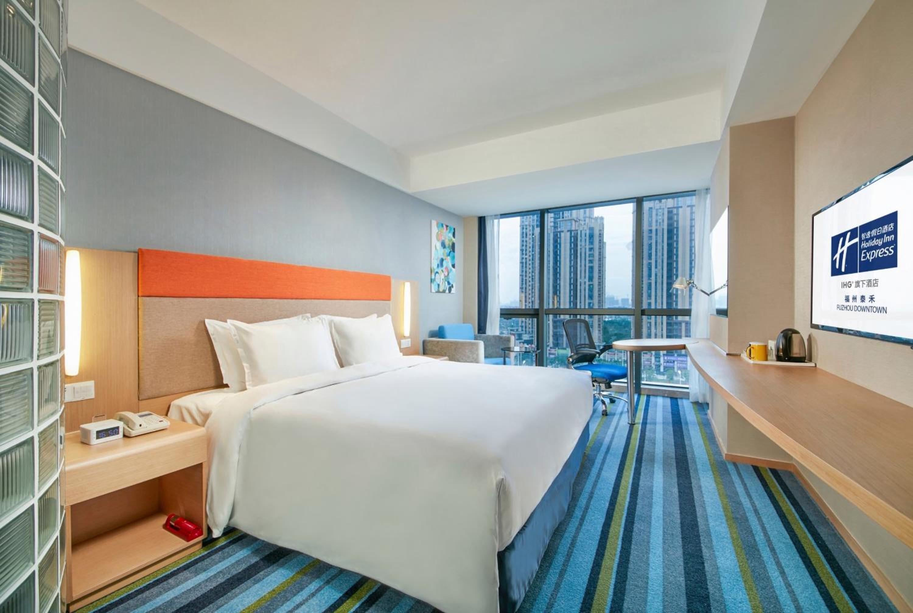 Standard Queen Room with Extra Floor Space photo 3