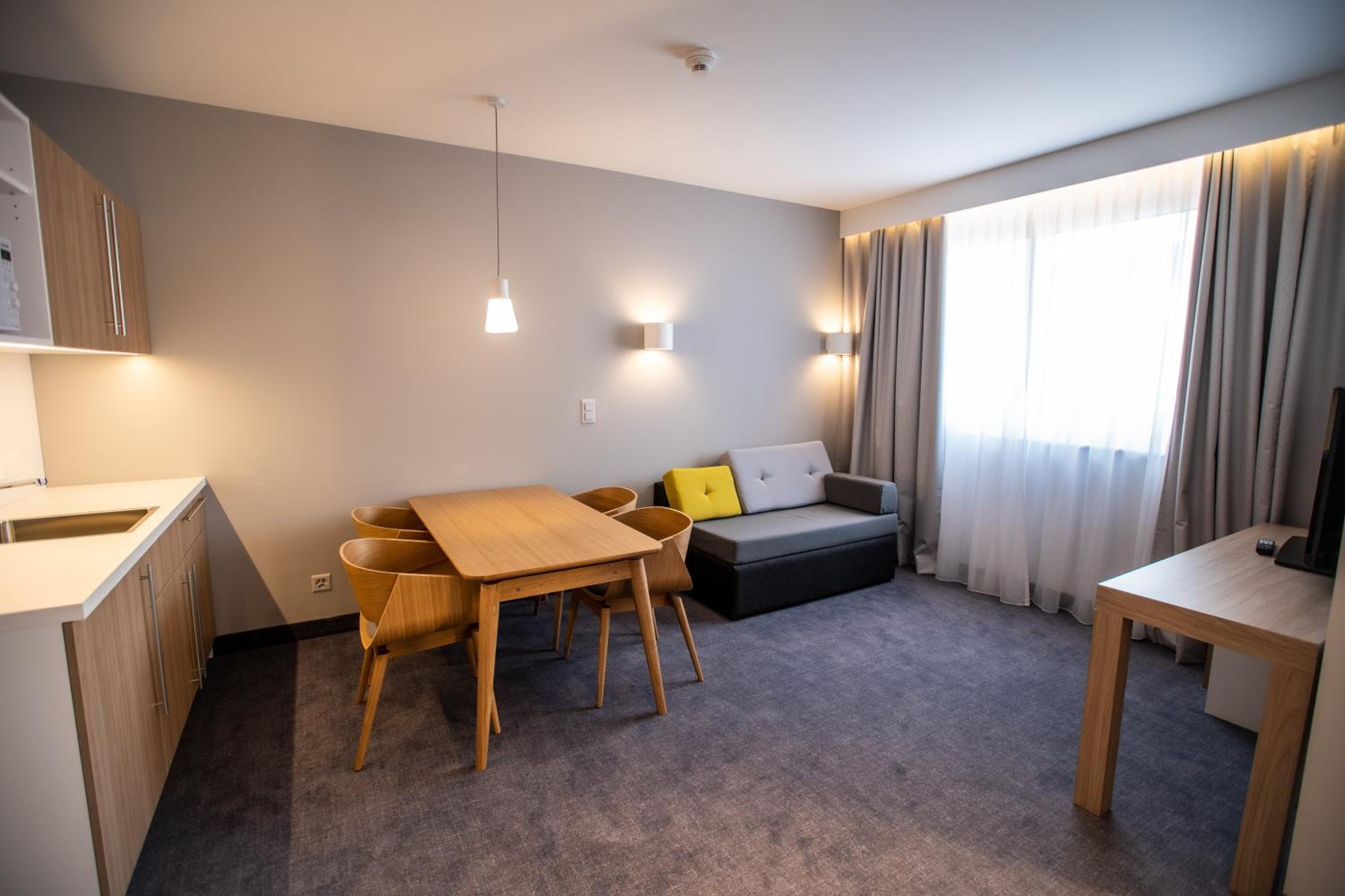 Queen Suite with Sofa Bed - Photo 7