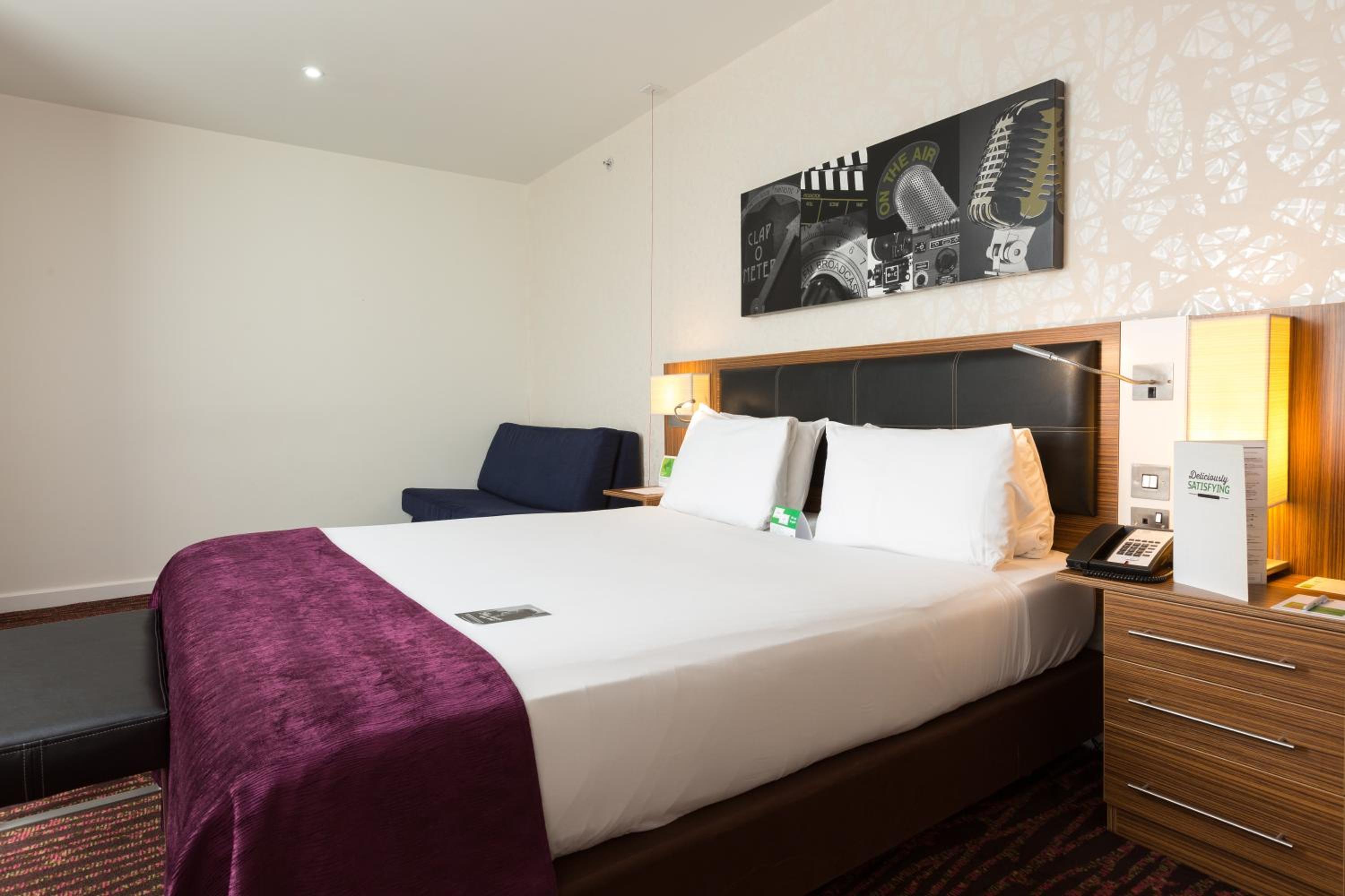 Standard Double Room - Disability Access - Photo 9