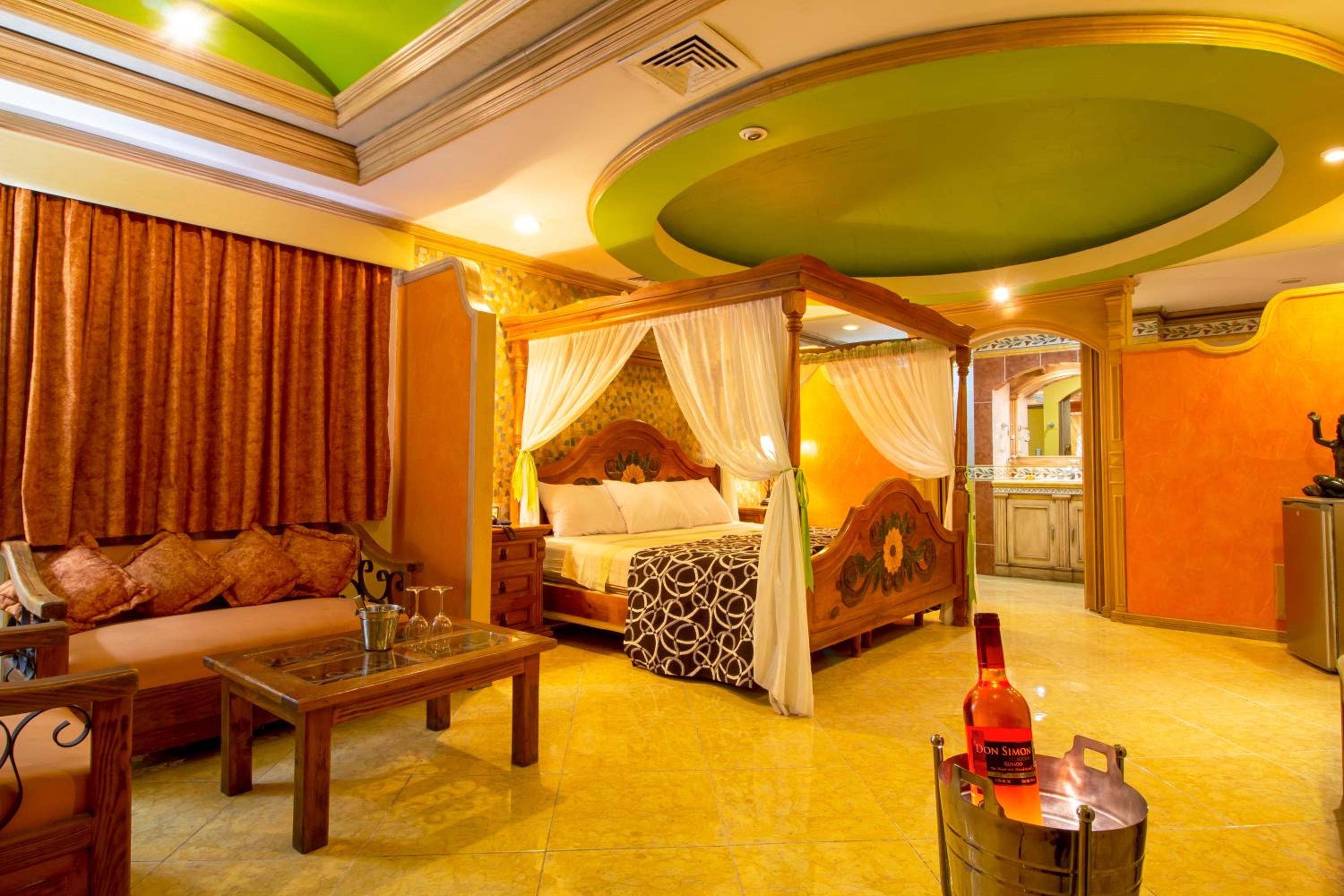 Deluxe Suite with Spa Bath