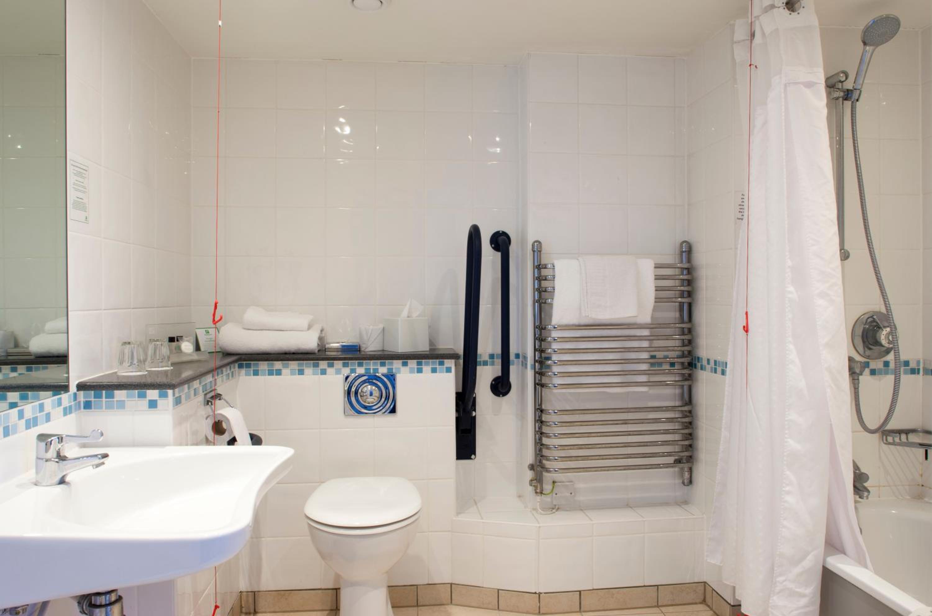 Standard Double Room - Disability Access - Photo 5