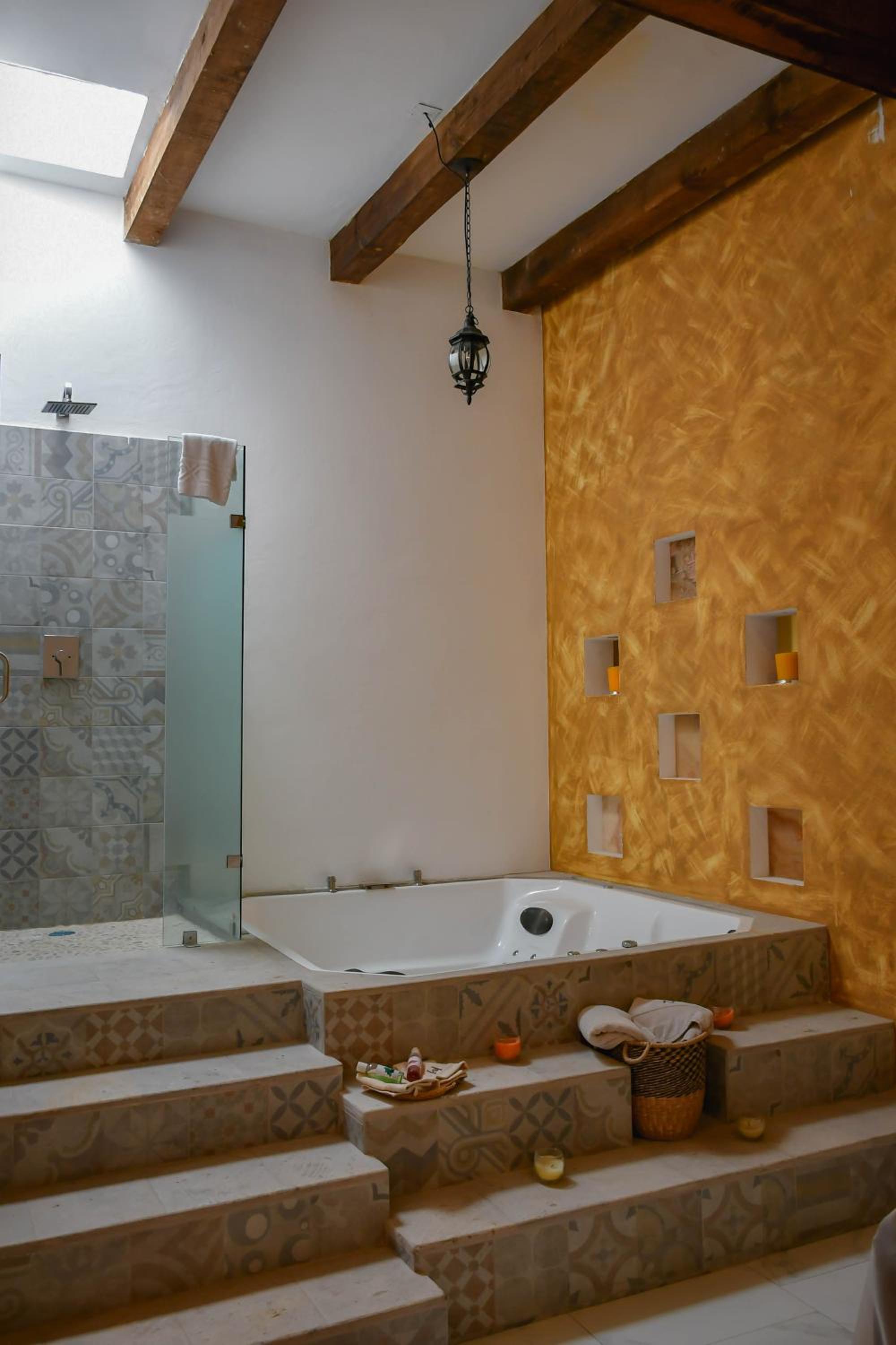 Deluxe Suite with Spa Bath - Photo 2
