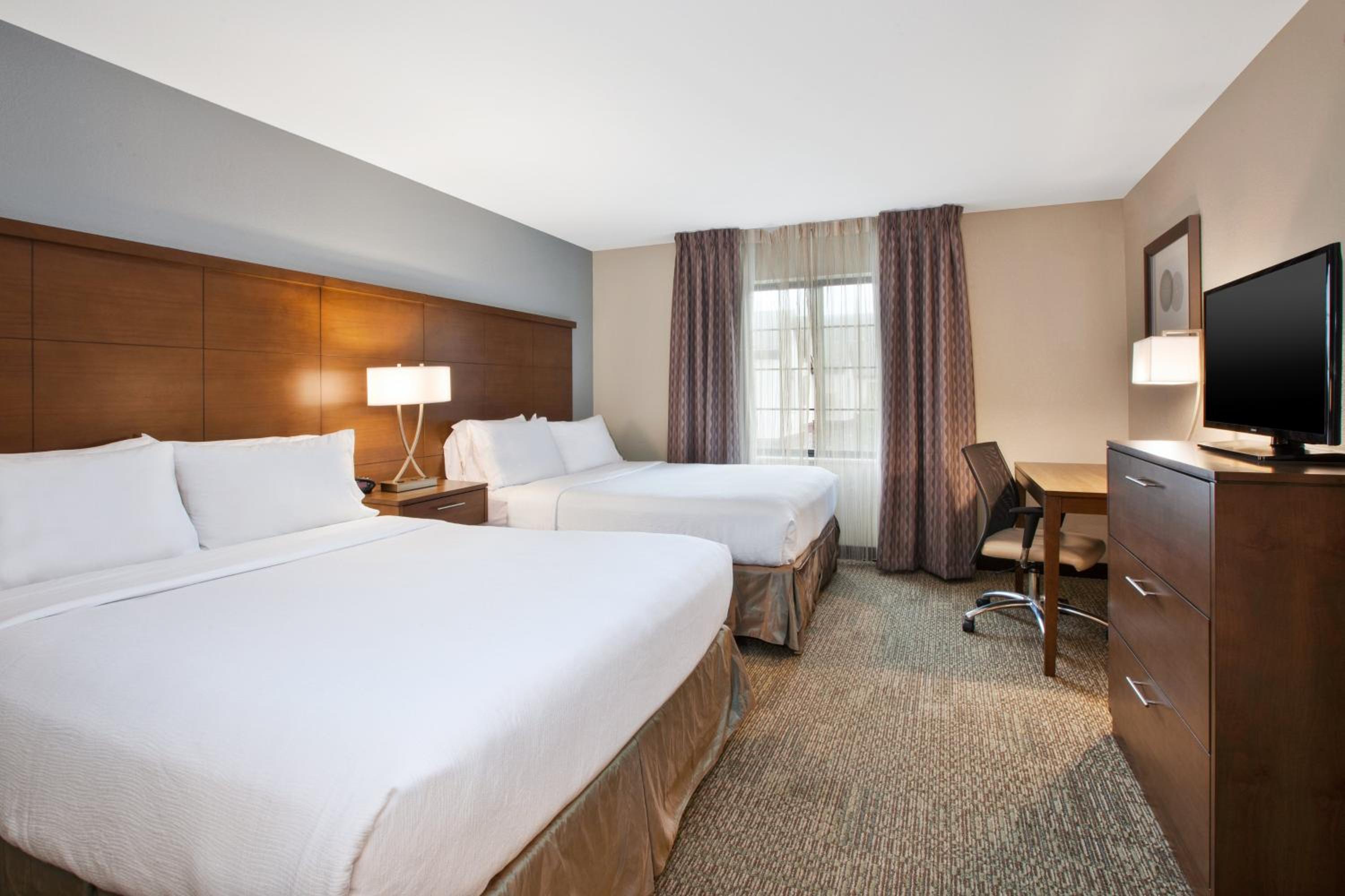 Two-Bedroom Suite - Photo 2