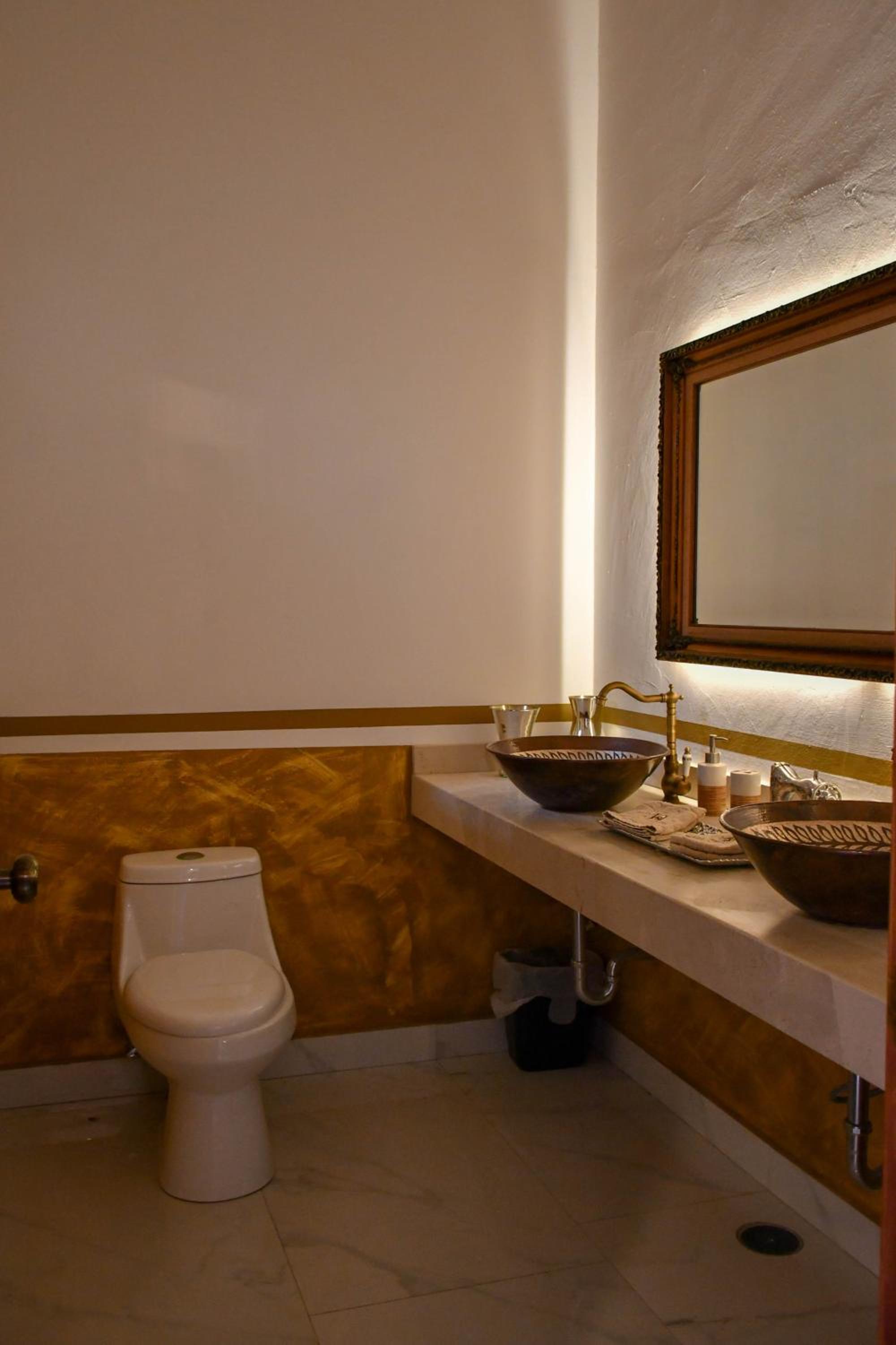 Deluxe Suite with Spa Bath - Photo 4