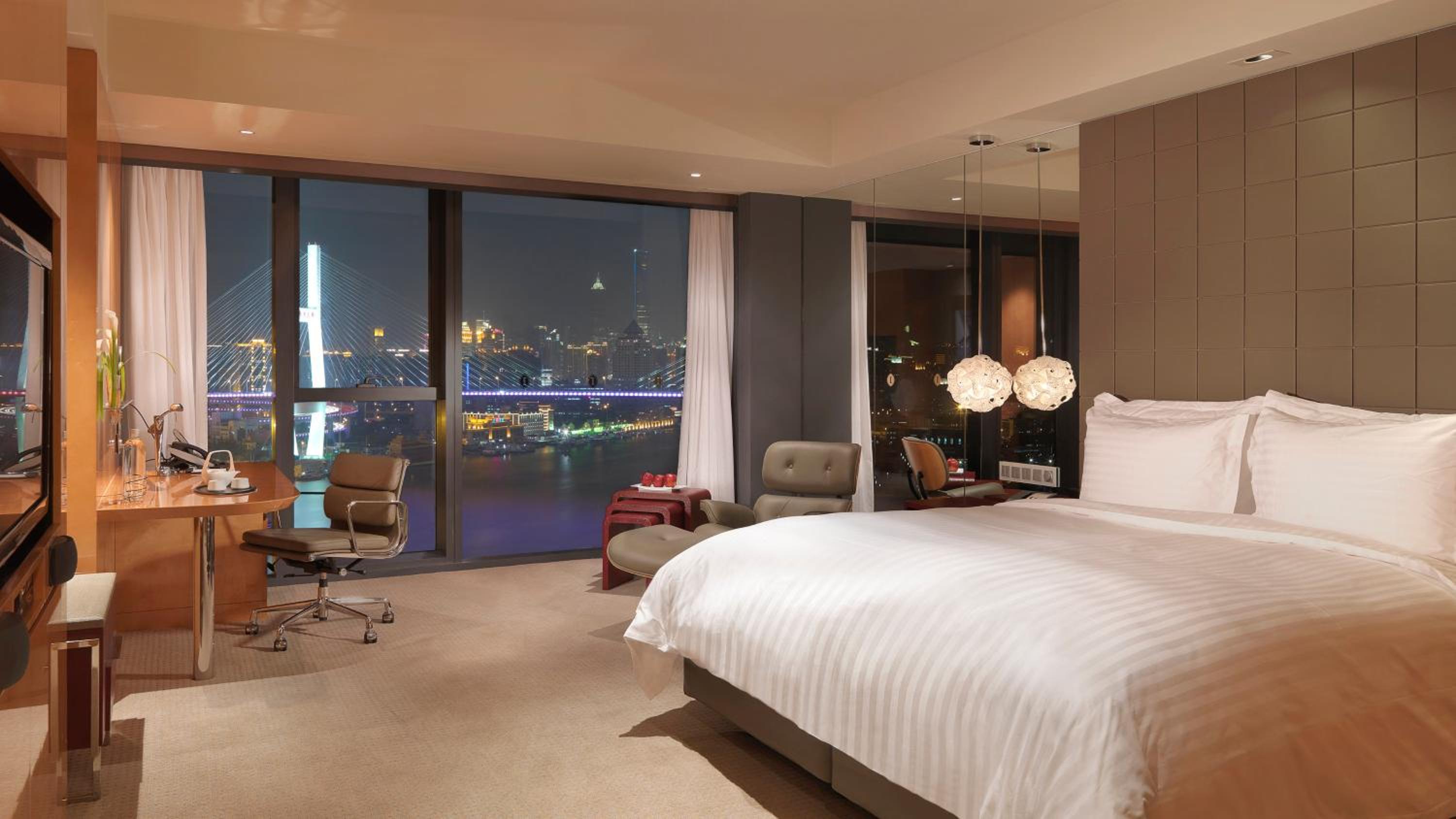 Premium King Room with Lounge Access and City View