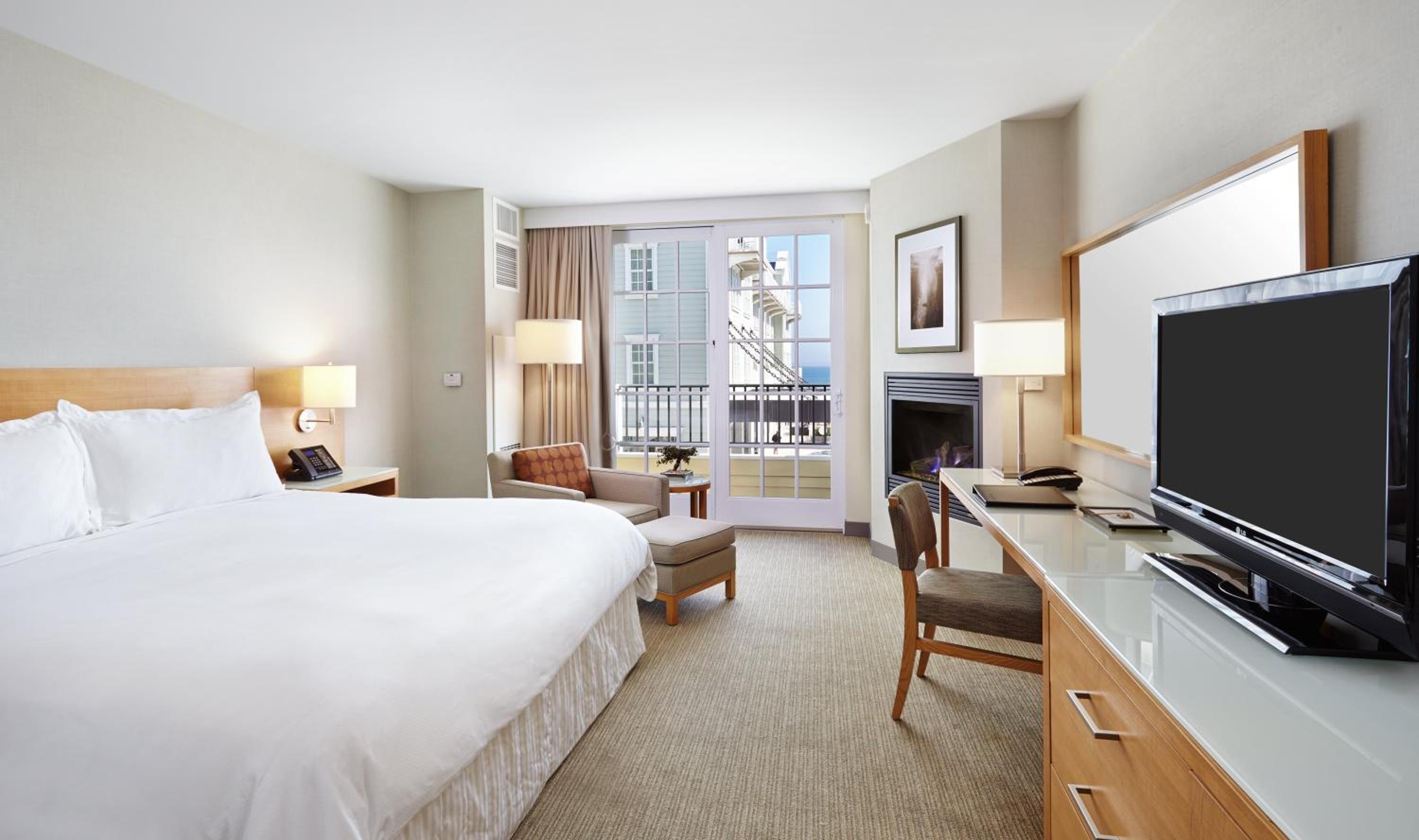 Deluxe King Room - Photo 1