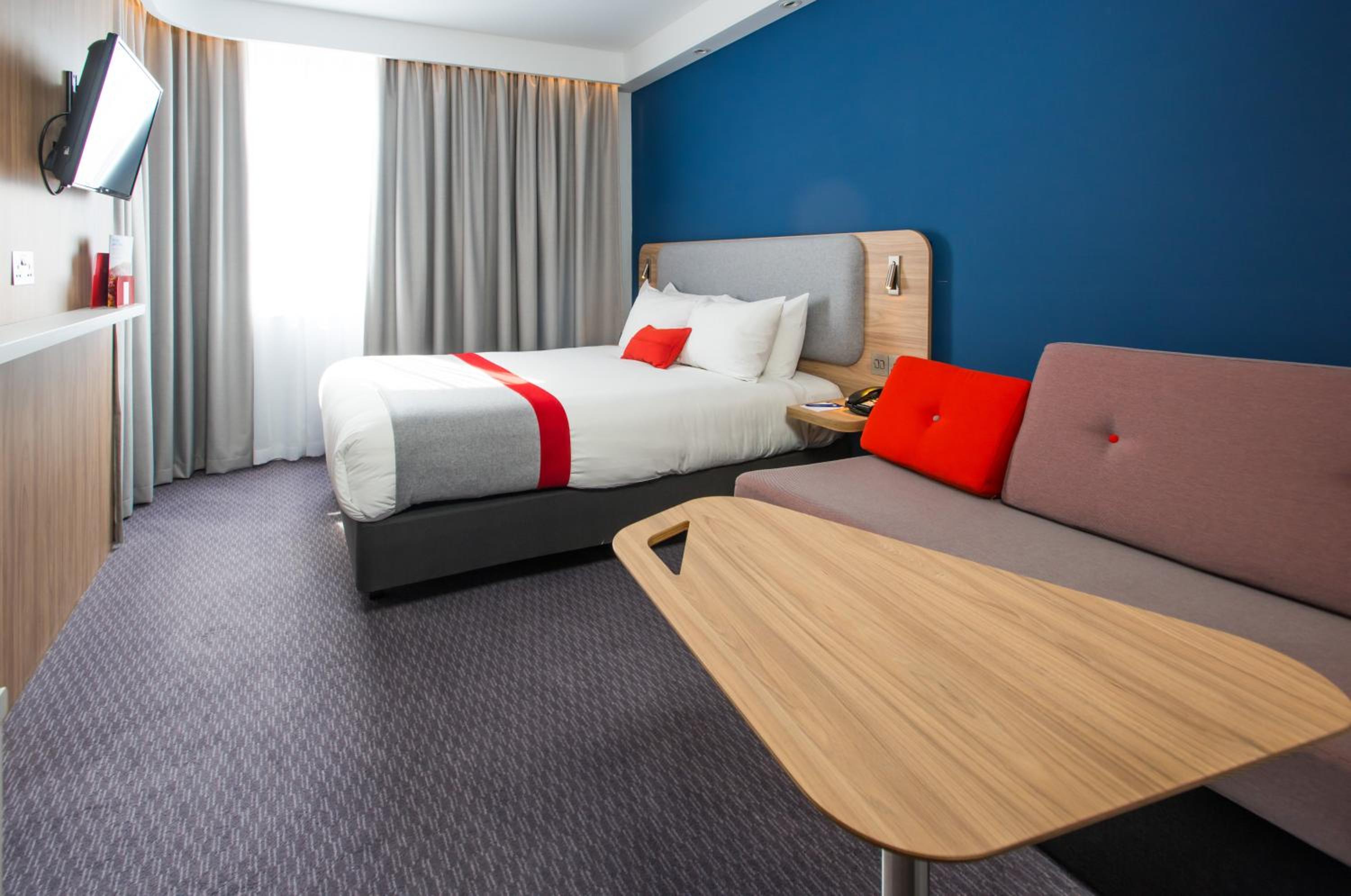 Standard Double Room with Sofa Bed and Free Hot Breakfast - Photo 7