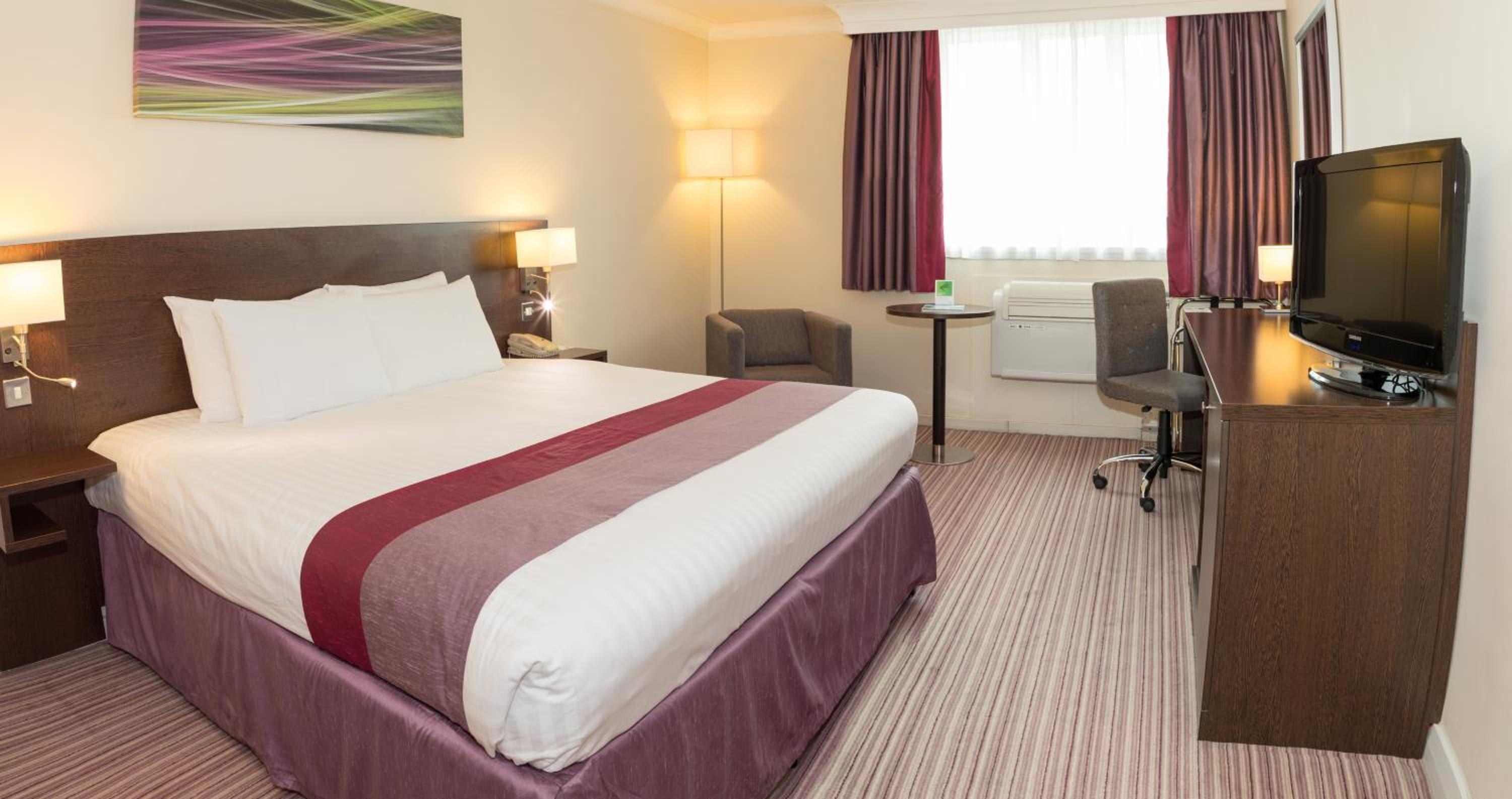Premium King Room - Photo 5