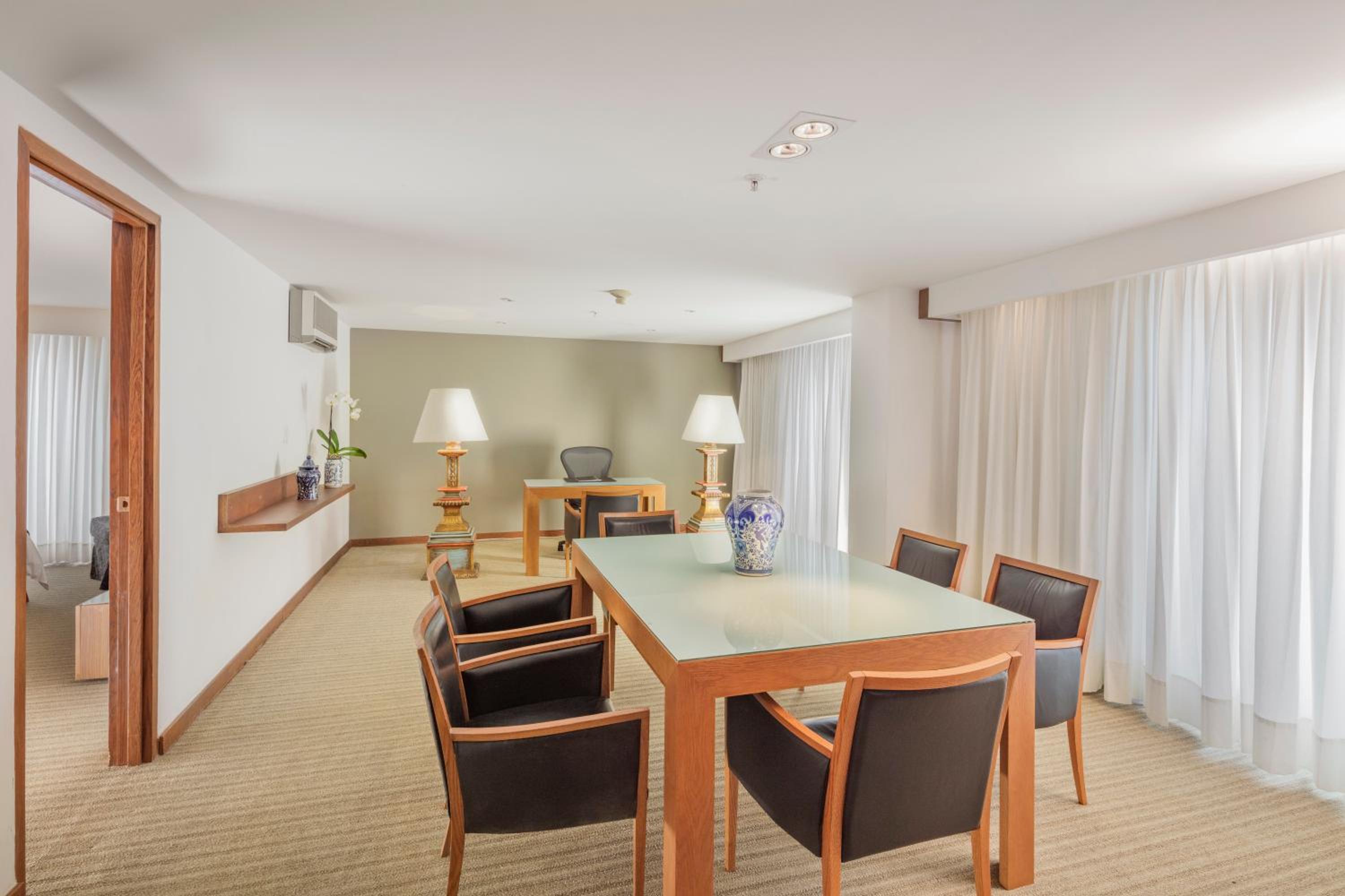 Business King Suite - Photo 2