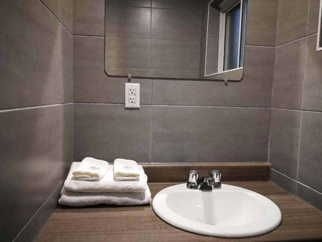 Double Room with Shower - Non Smoking photo 3