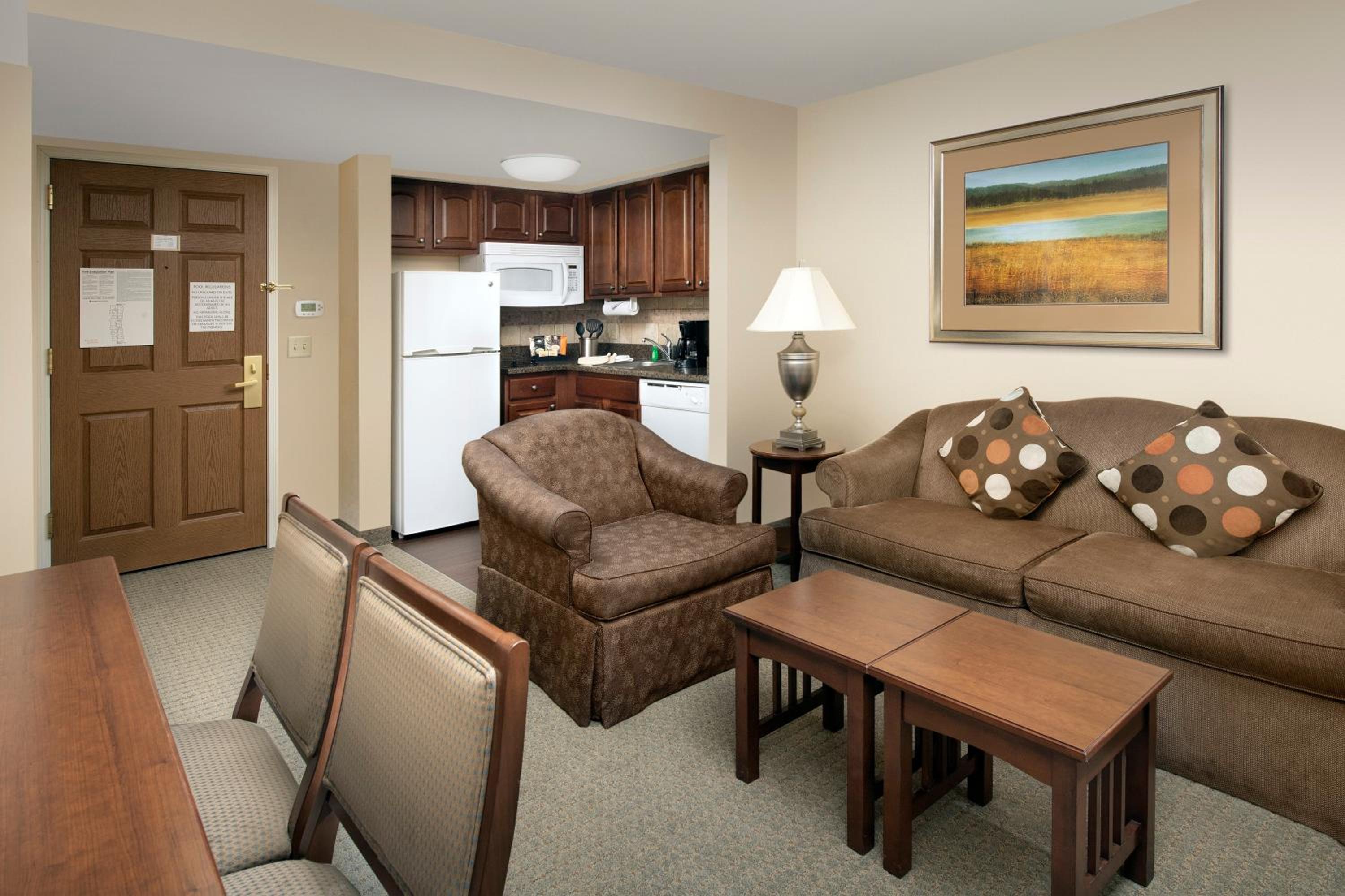 One-Bedroom King Suite with Kitchen - Photo 7