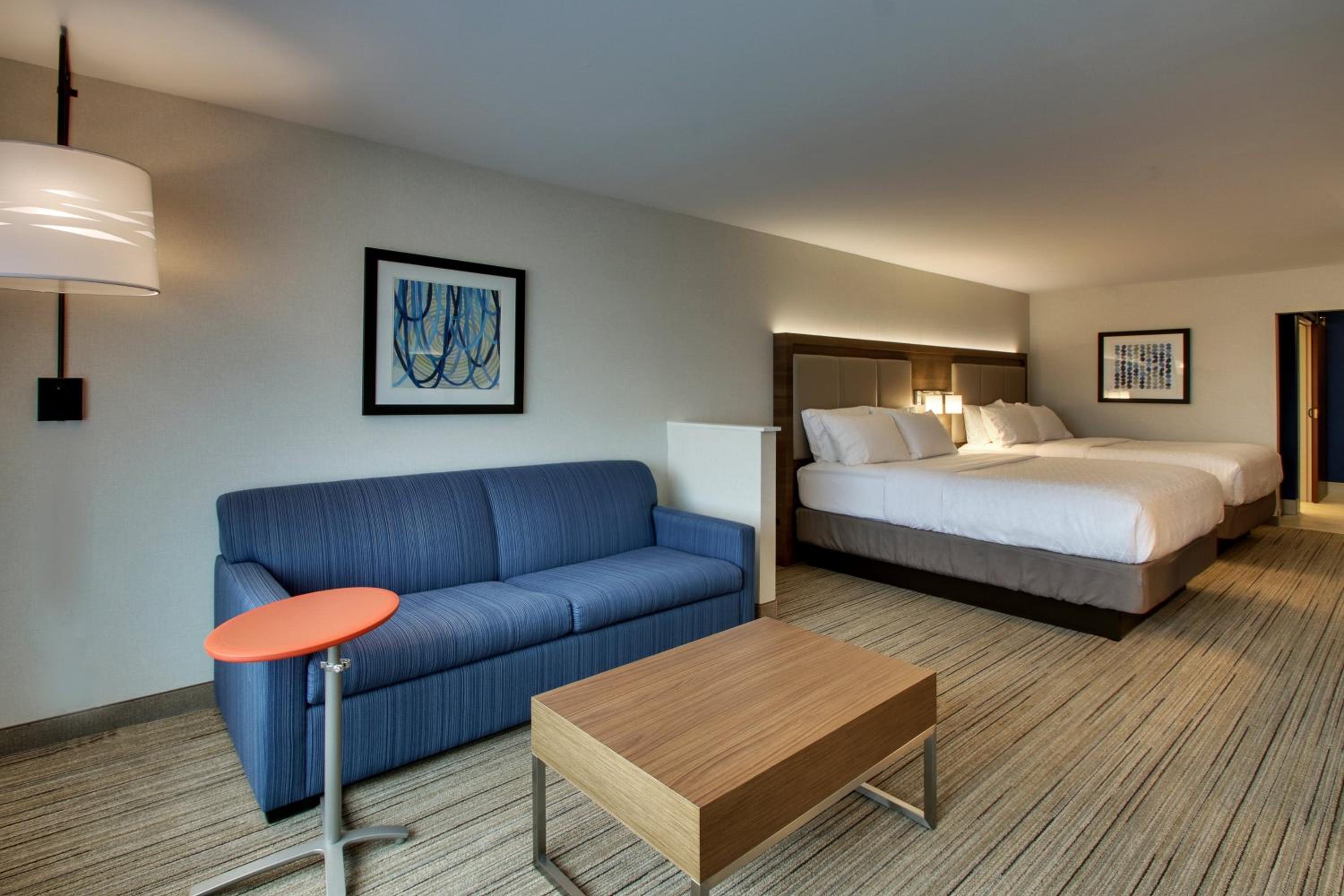 Suite with Two Beds - Non-Smoking photo 1