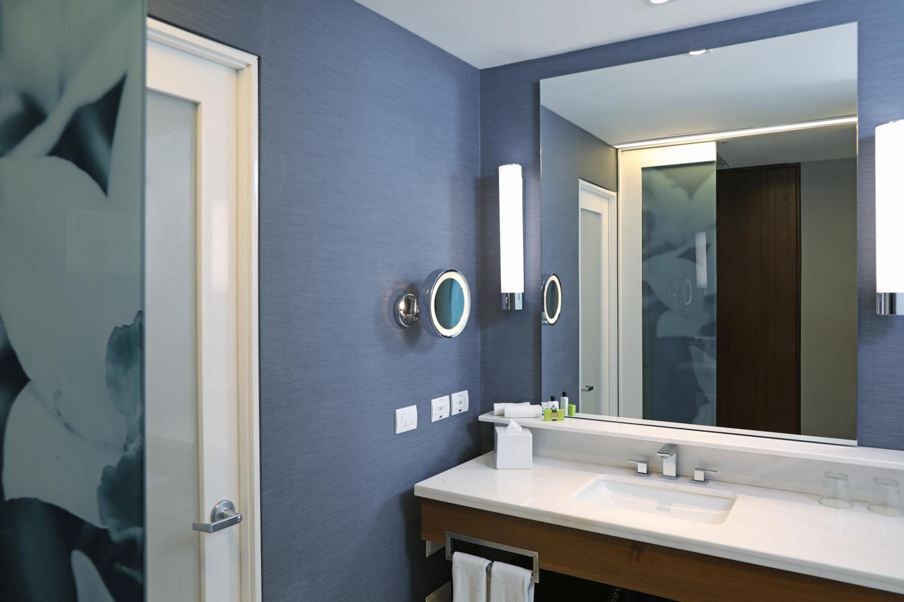 Classic King Smart Room with Ocean View