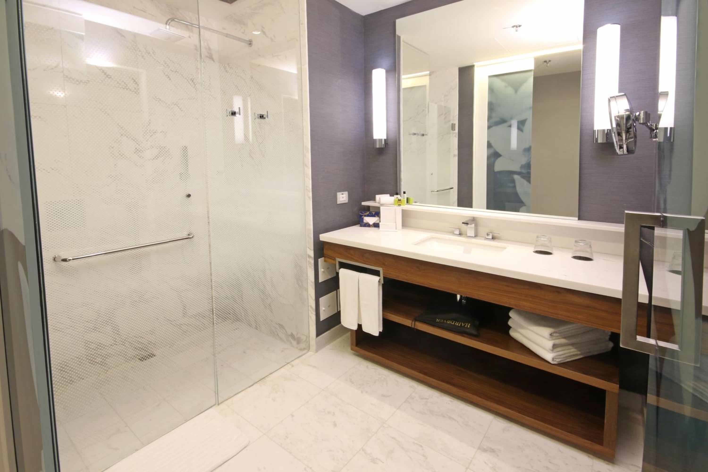 Classic King Room with Ocean View - High Floor
