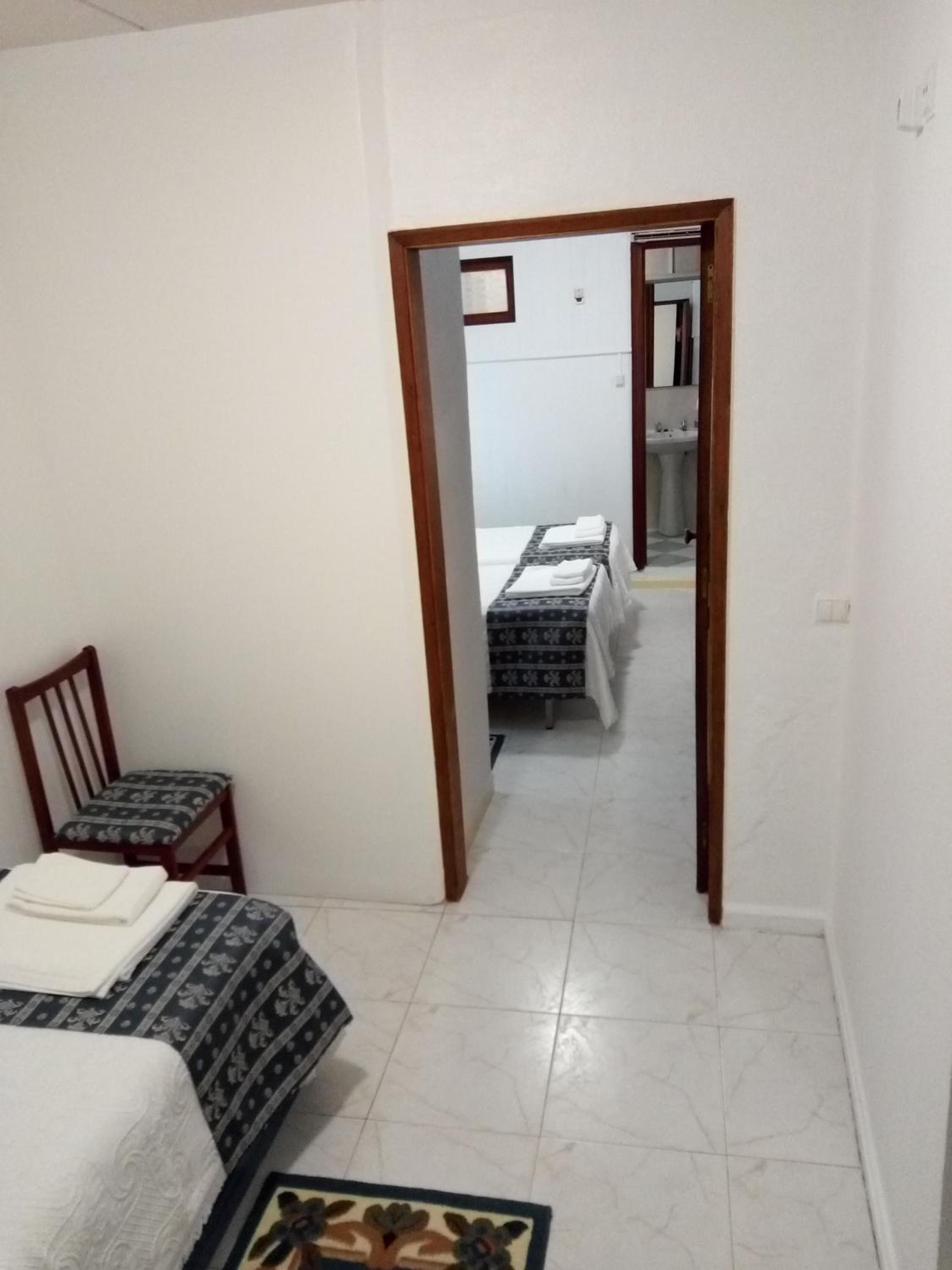 Triple Room with Private Bathroom - Photo 5