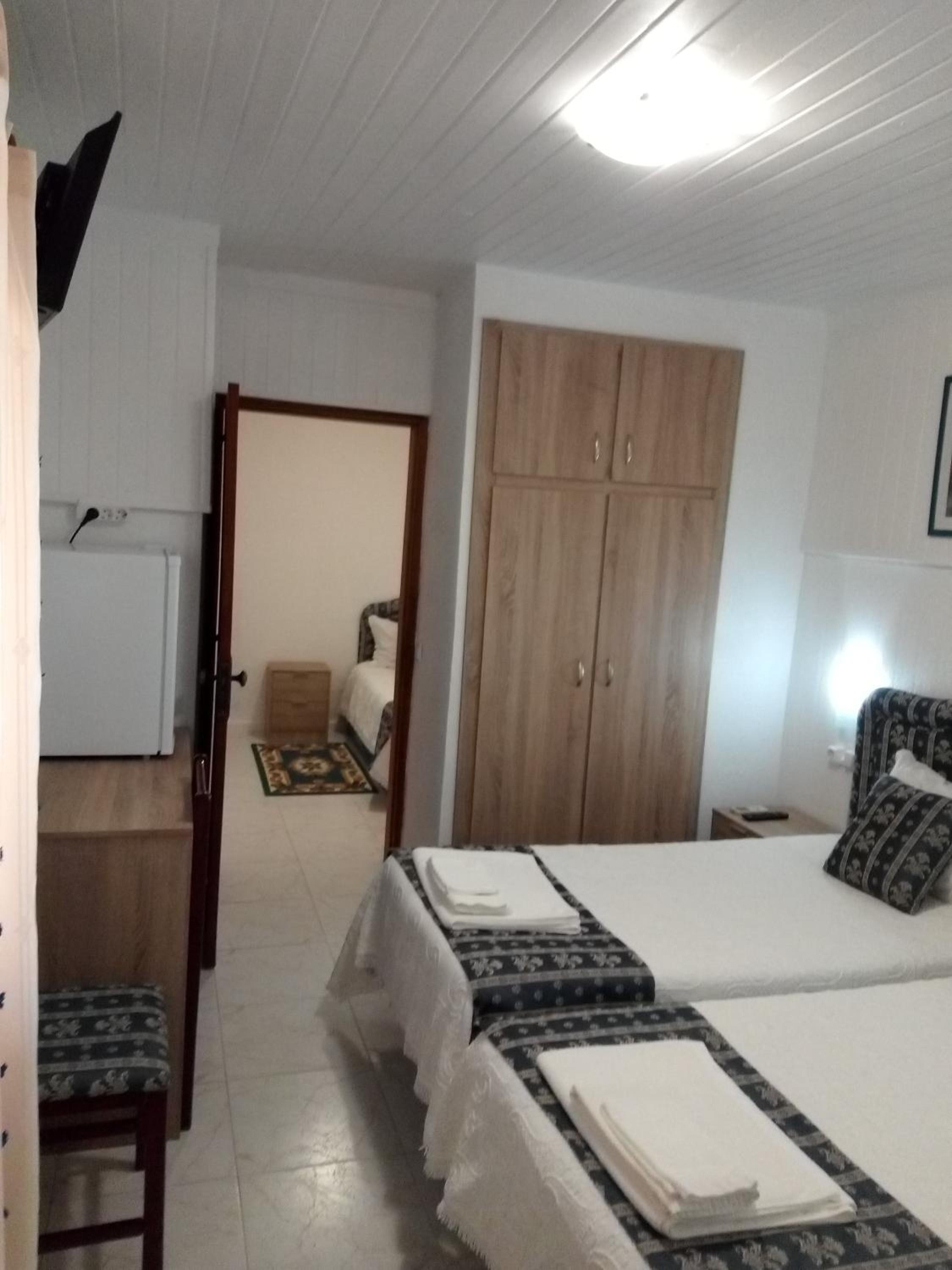 Triple Room with Private Bathroom - Photo 2