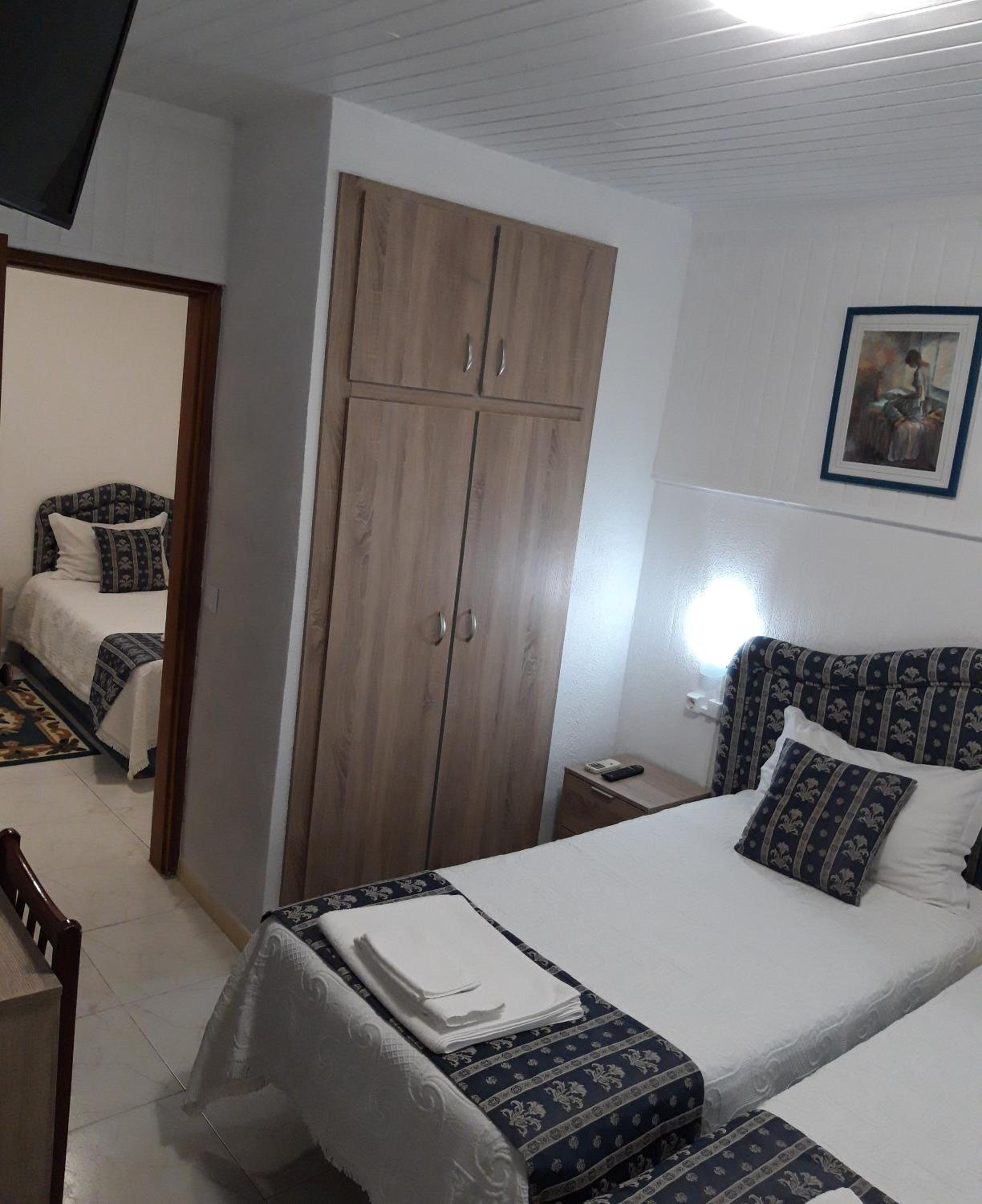Triple Room with Private Bathroom - Photo 10