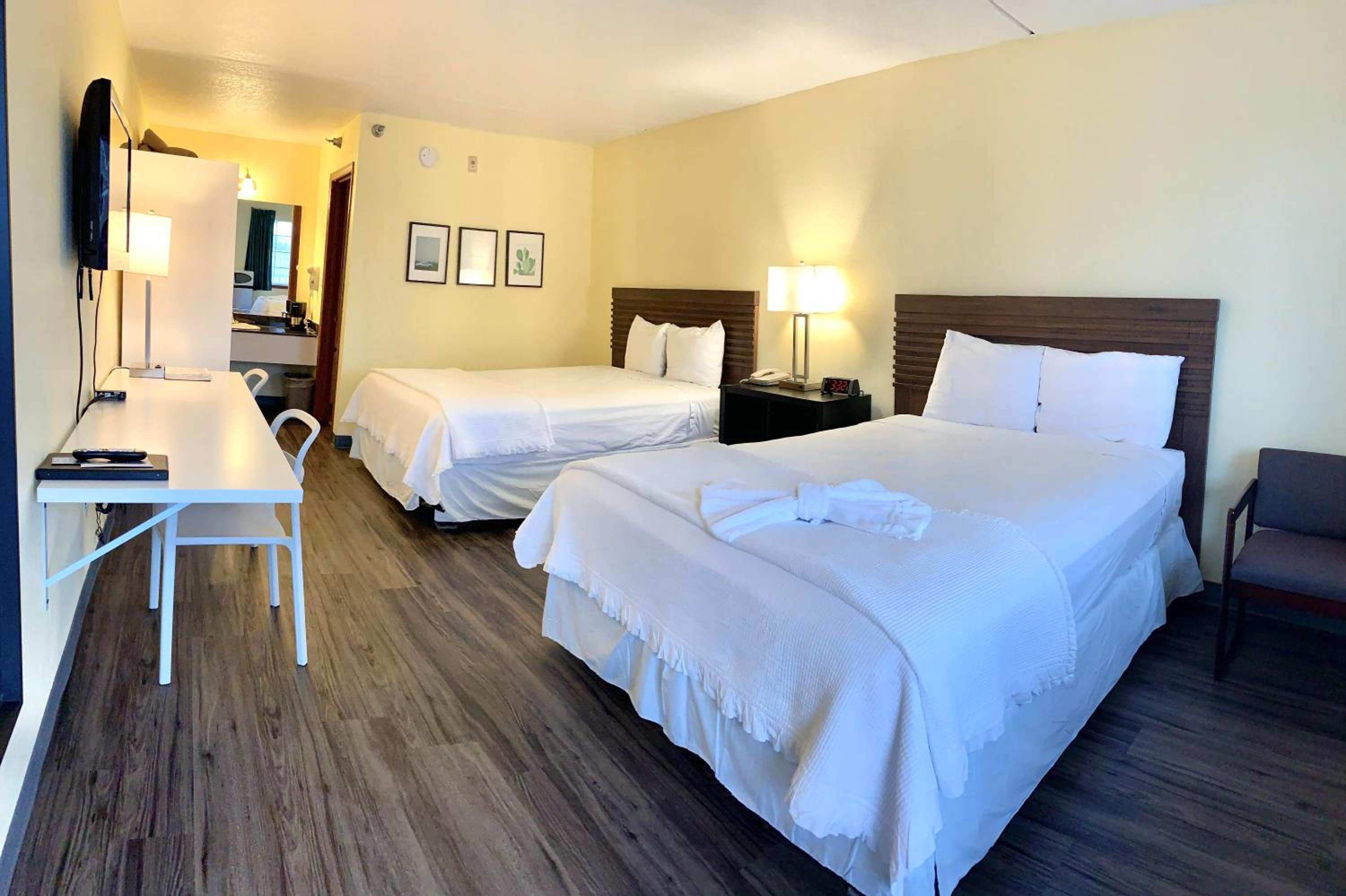  Queen Room with Two Queen Beds - Photo 1
