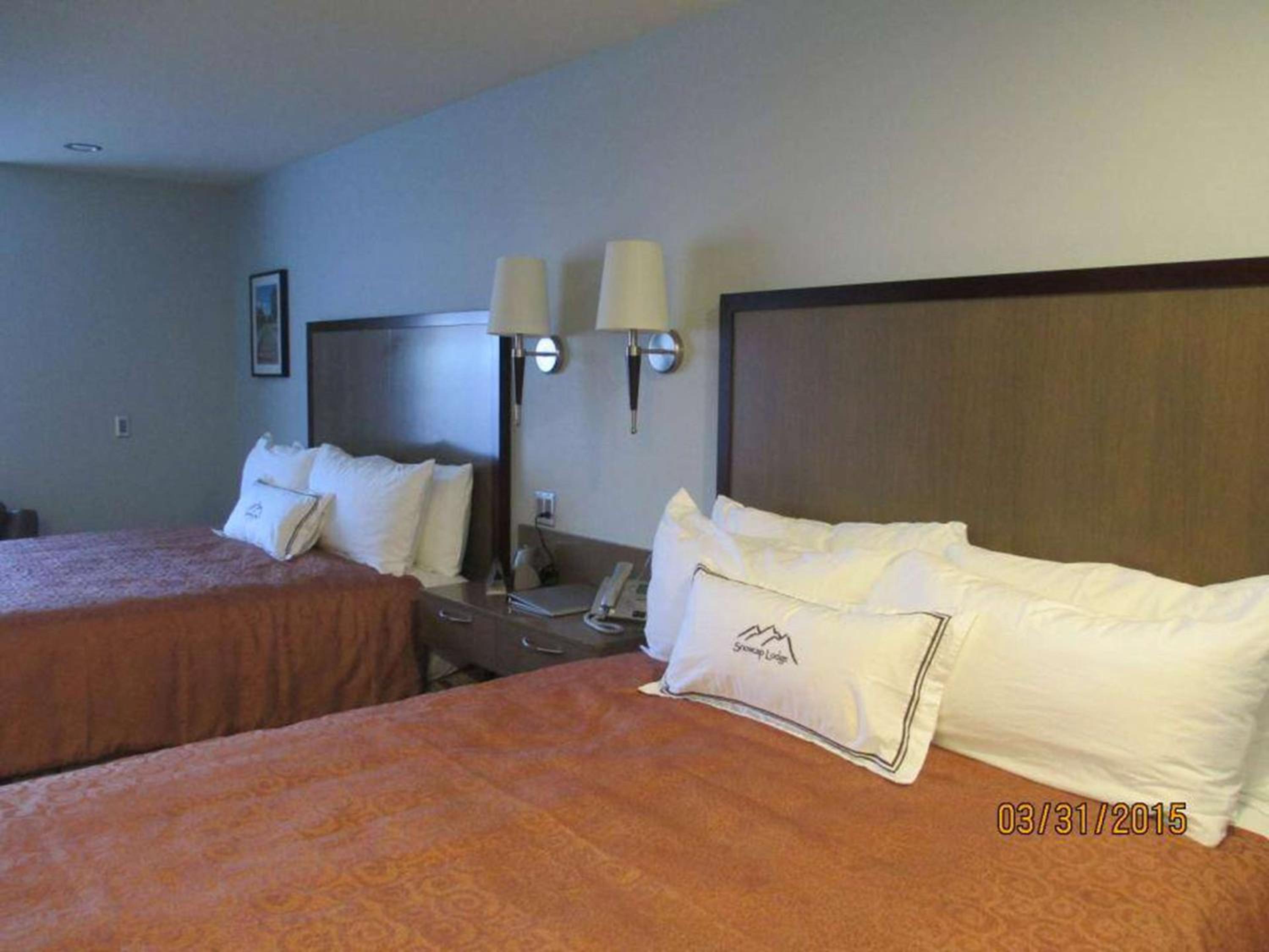 Queen Room with Two Queen Beds with Roll-In Shower - Mobility Access