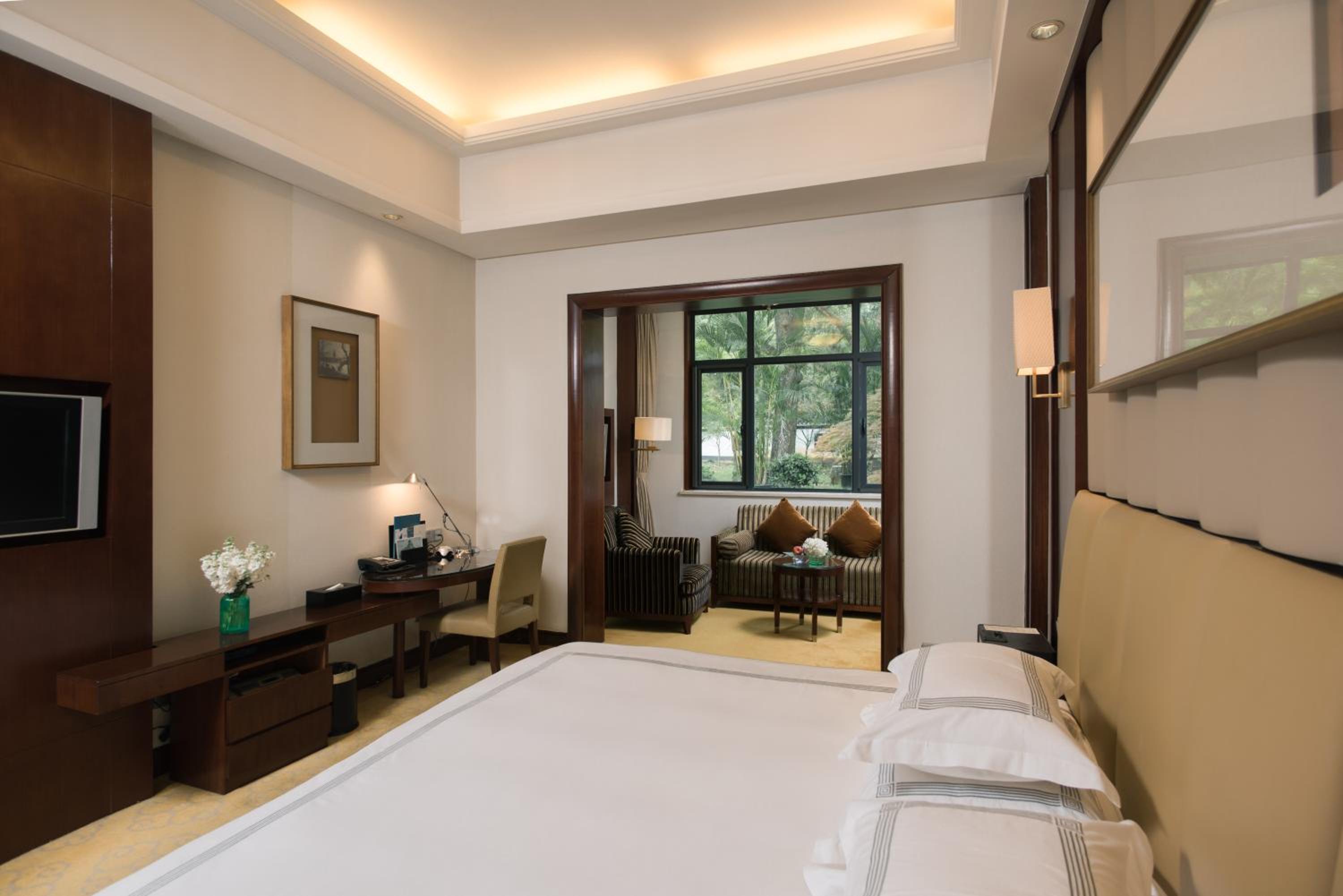 Deluxe Double Room with Garden View photo 2