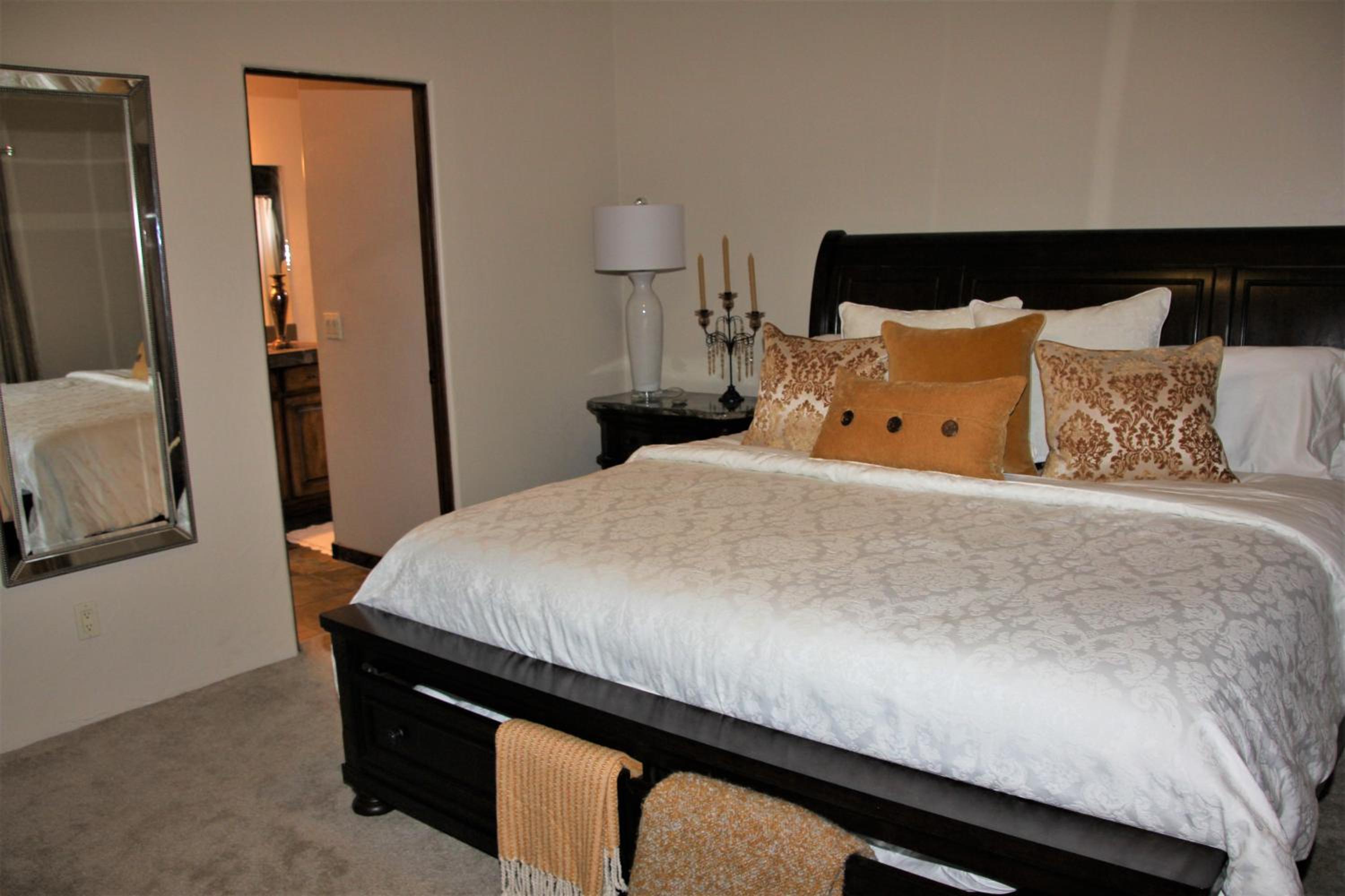 Four-Bedroom House photo 3