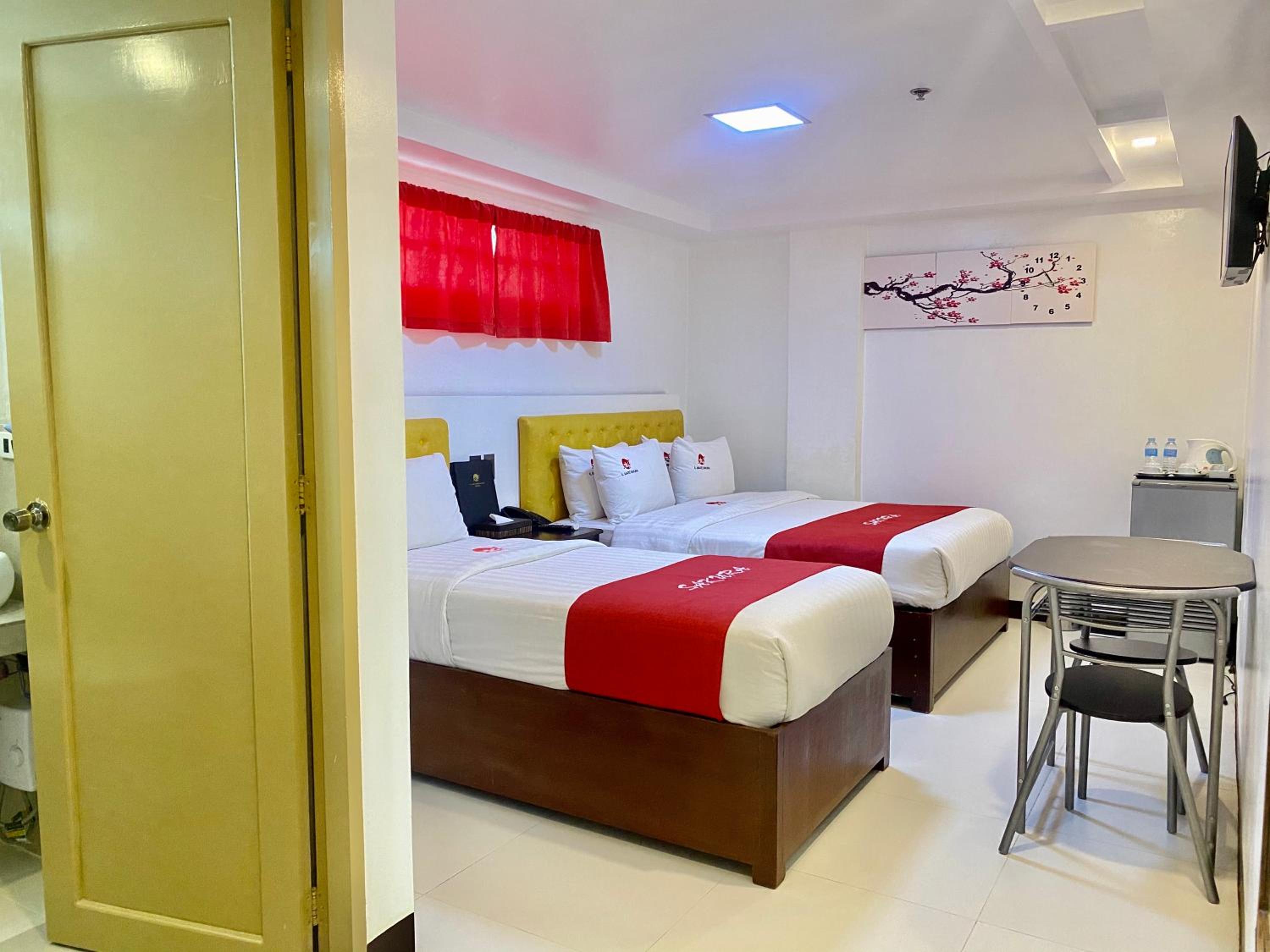 Standard Twin Room - no window photo 2