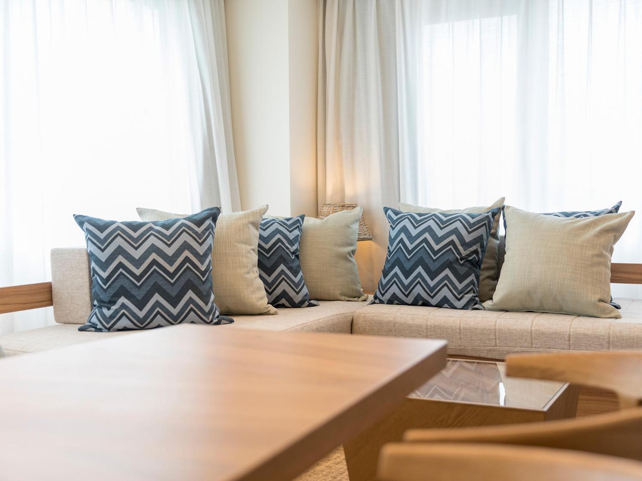 Premium Riverside Twin Room - Photo 11
