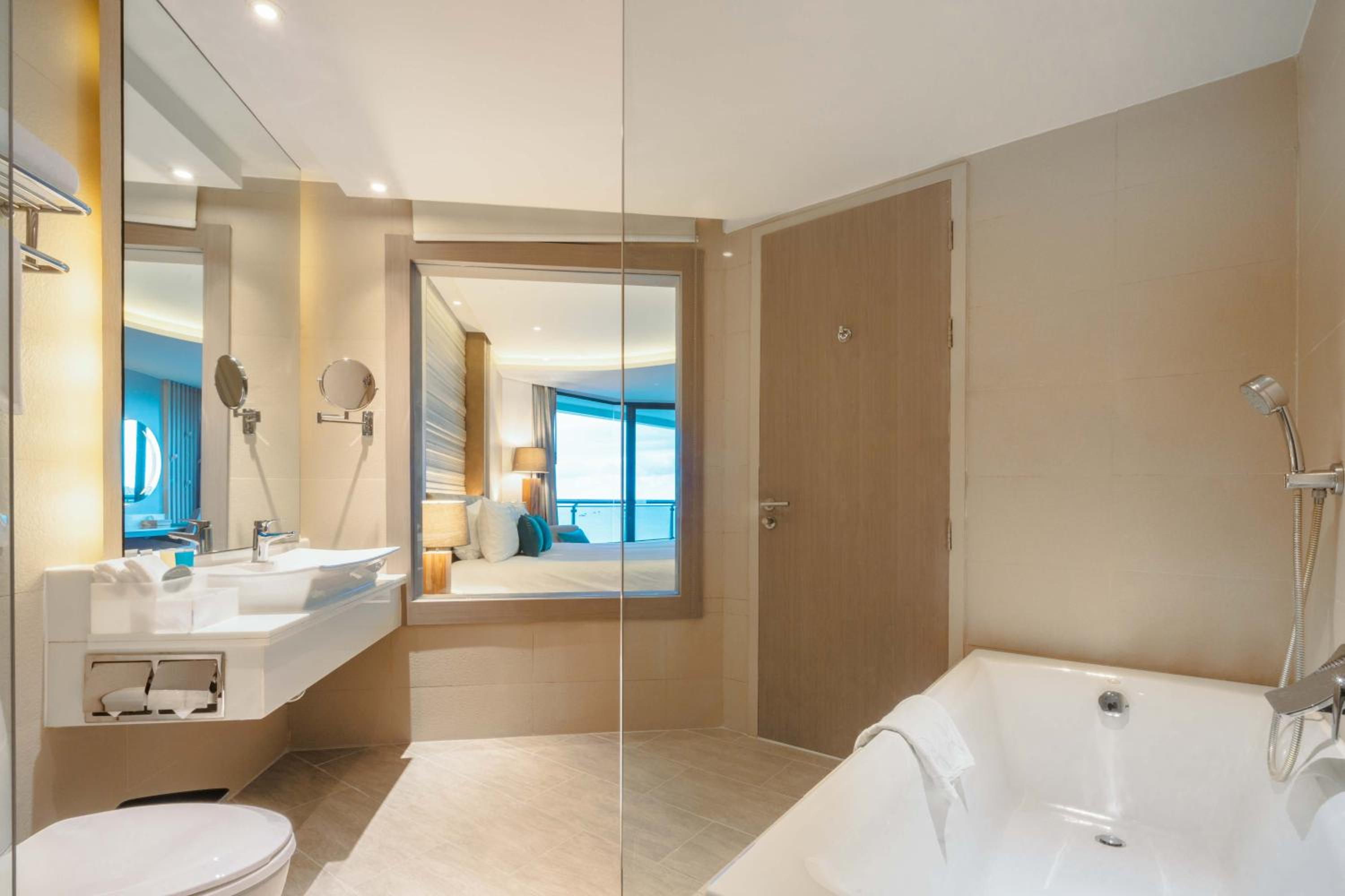 Deluxe King Room with Sea View