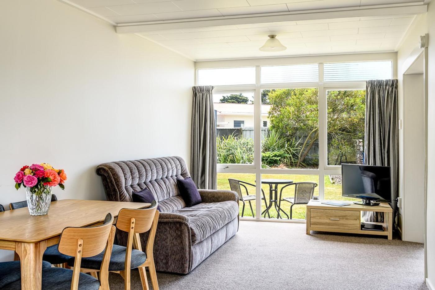 Large One-Bedroom Apartment photo 1