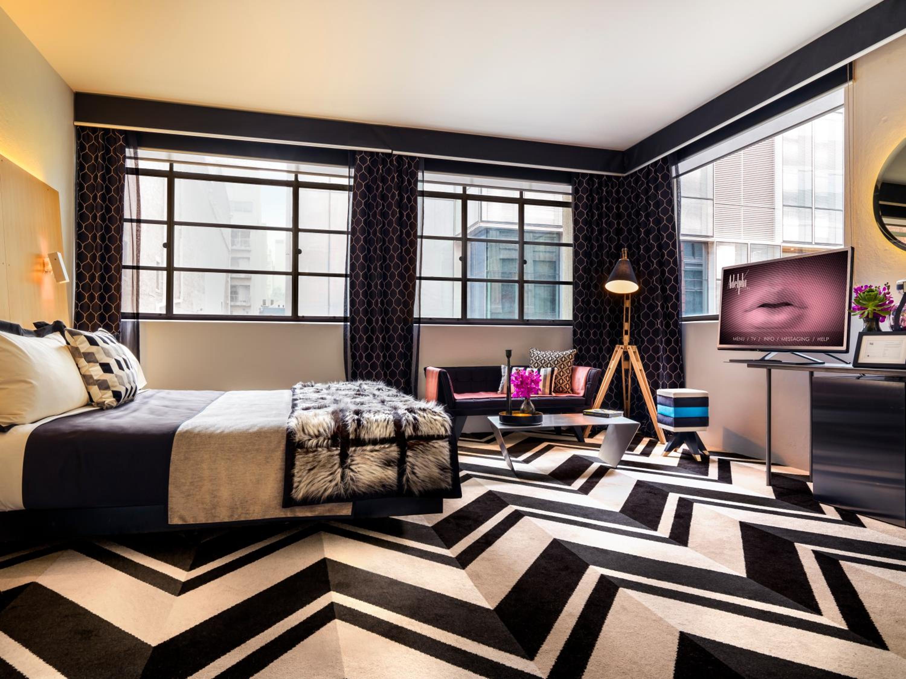 Deluxe King Suite - Photo 5